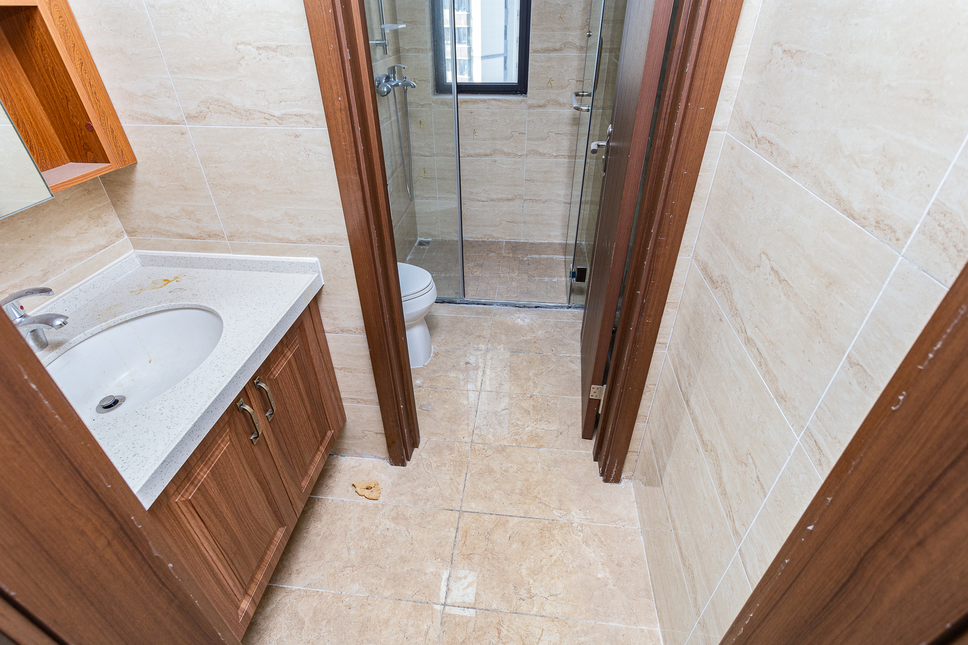 万润滨江天著  5室2厅2卫    168.0万 万润滨江天著  5室2厅2卫    168.0万卫生间