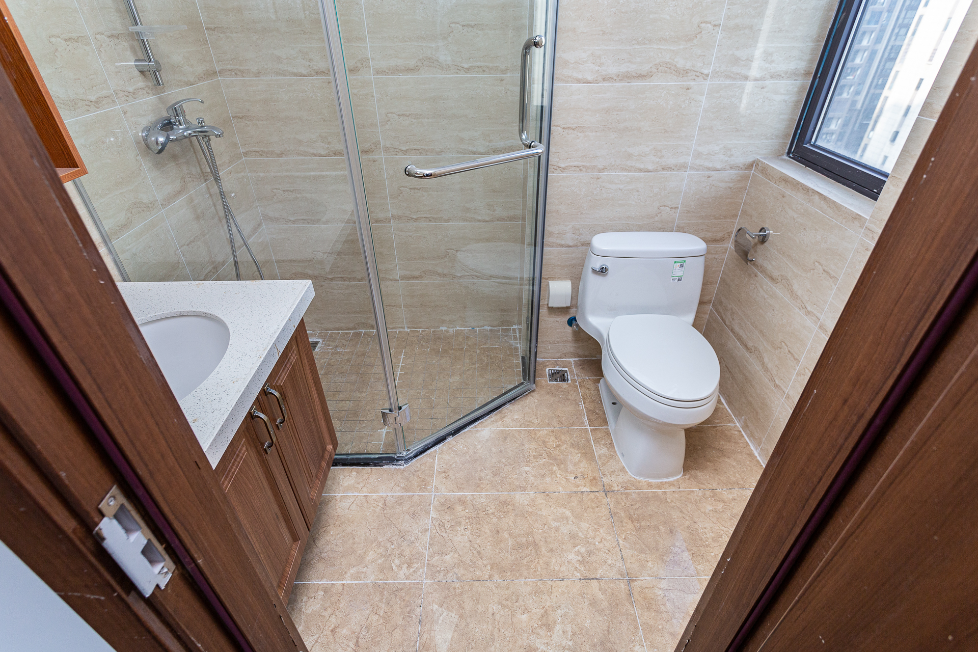 万润滨江天著  5室2厅2卫    168.0万 万润滨江天著  5室2厅2卫    168.0万卫生间