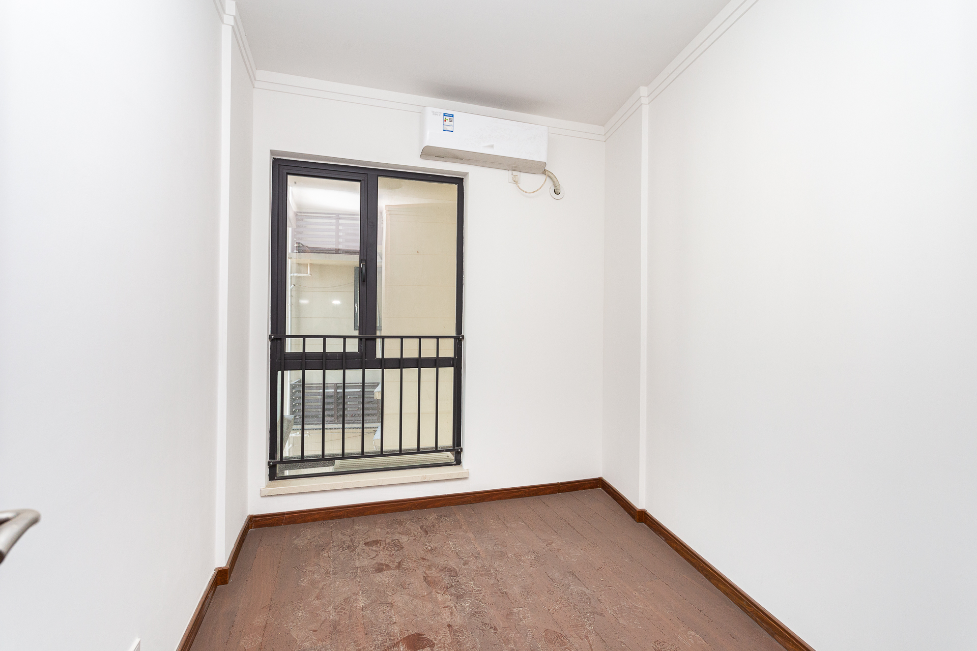 万润滨江天著  5室2厅2卫    168.0万 万润滨江天著  5室2厅2卫    168.0万卧室