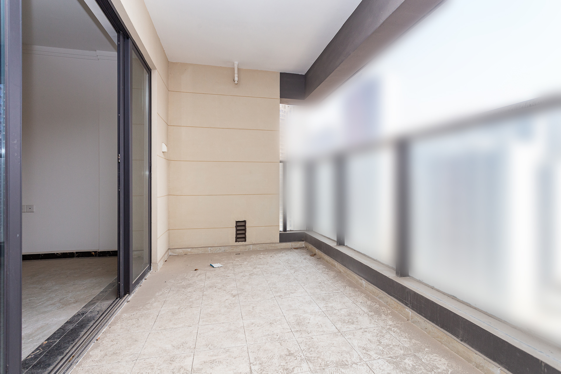 万润滨江天著  5室2厅2卫    168.0万 万润滨江天著  5室2厅2卫    168.0万阳台