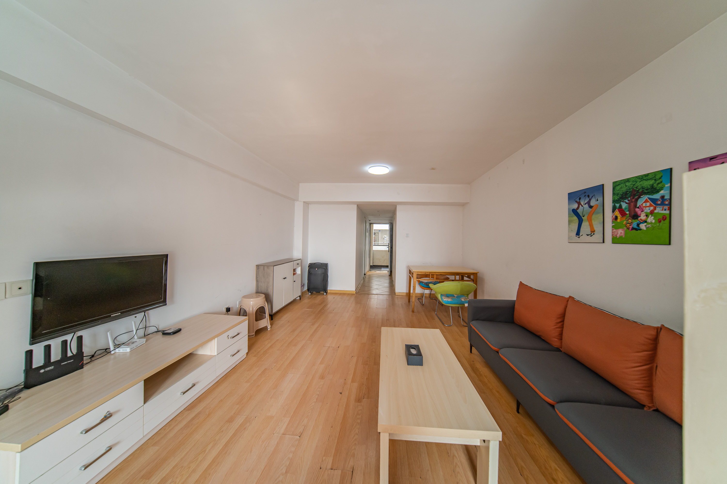 阳光100二期 1室1厅1卫 39.8万 阳光100二期 1室1厅1卫 39.8万客厅