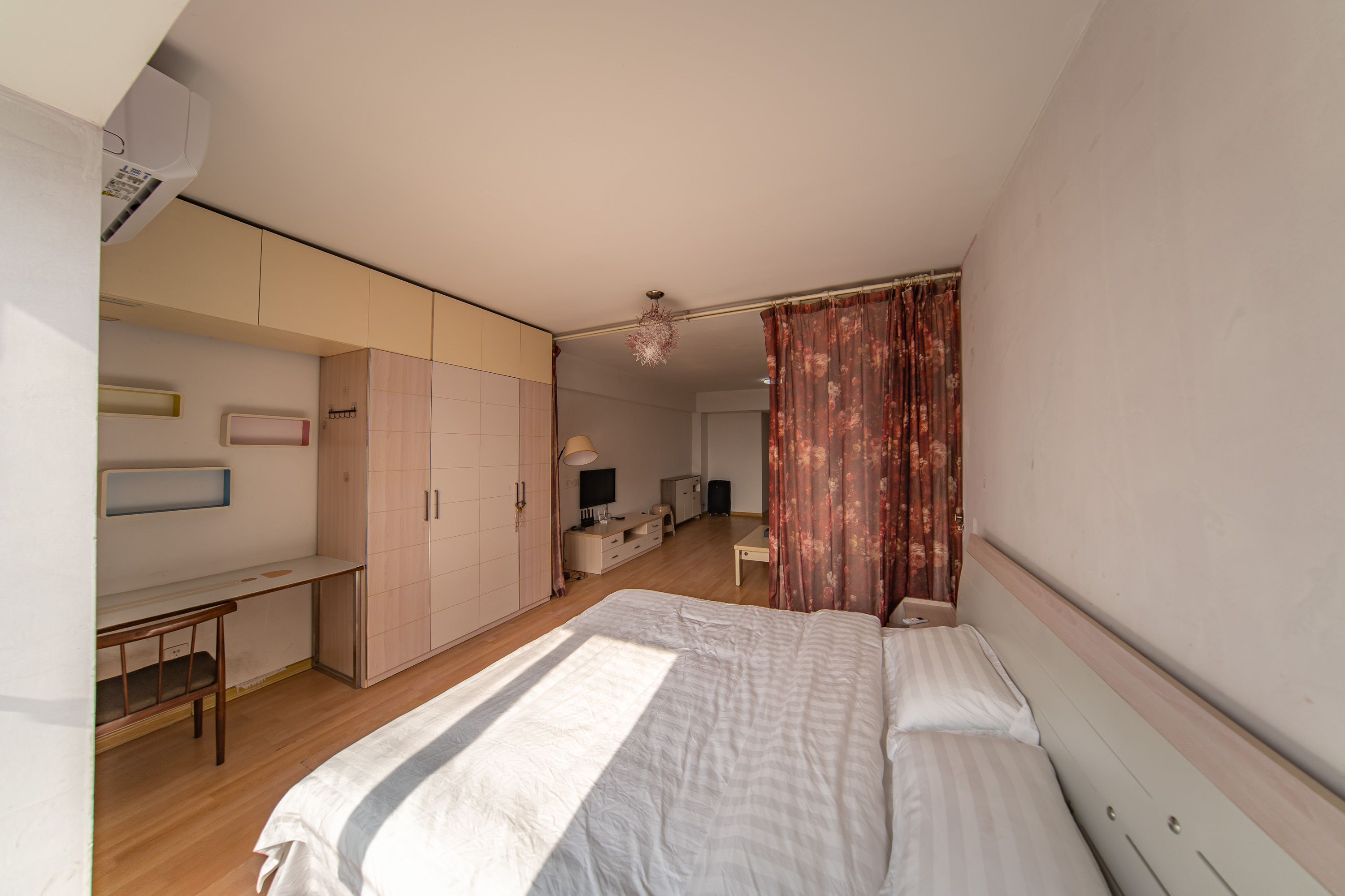 阳光100二期 1室1厅1卫 39.8万 阳光100二期 1室1厅1卫 39.8万卧室