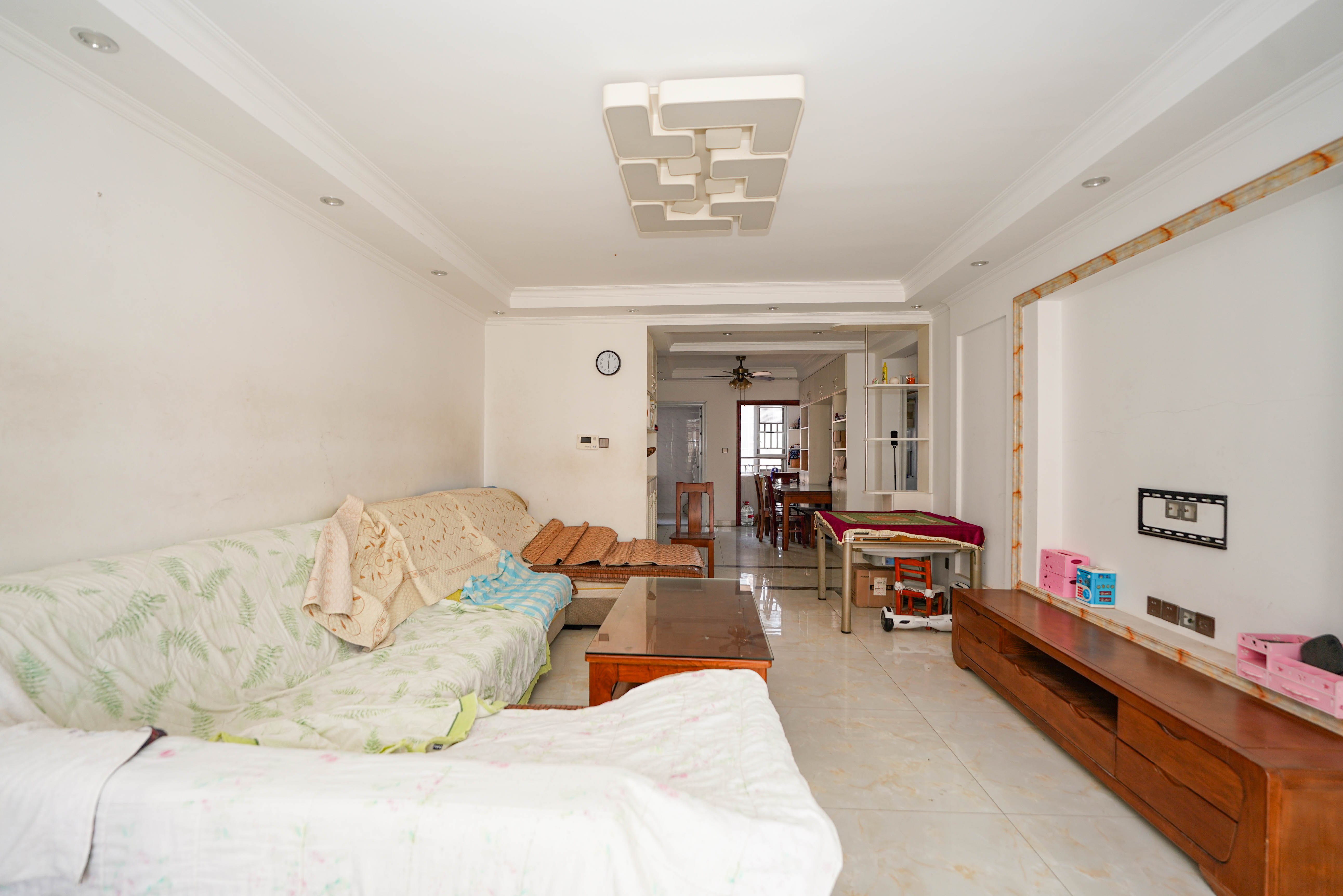 丽发新城  3室2厅2卫    105.0万客厅