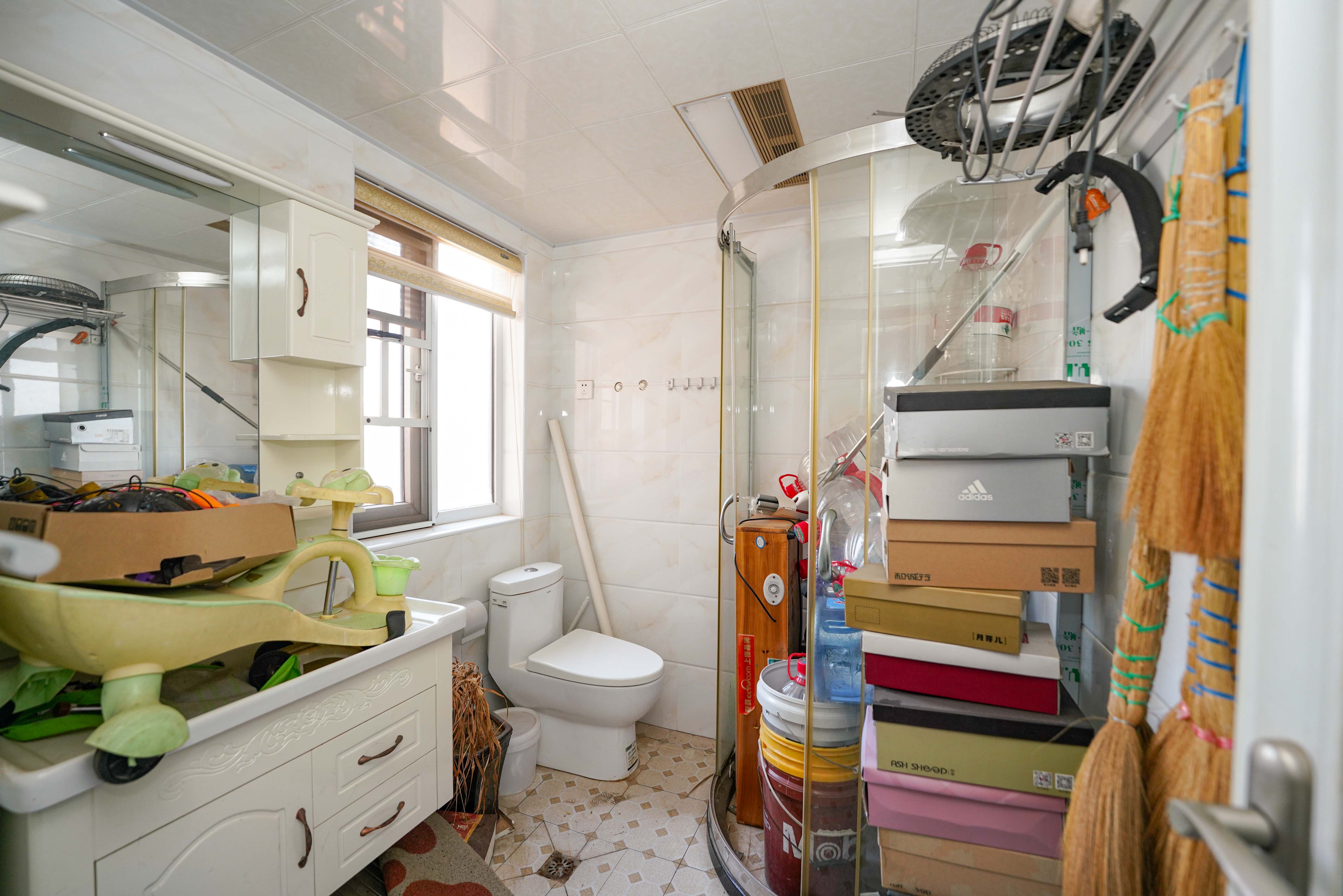 丽发新城  3室2厅2卫    105.0万卫生间