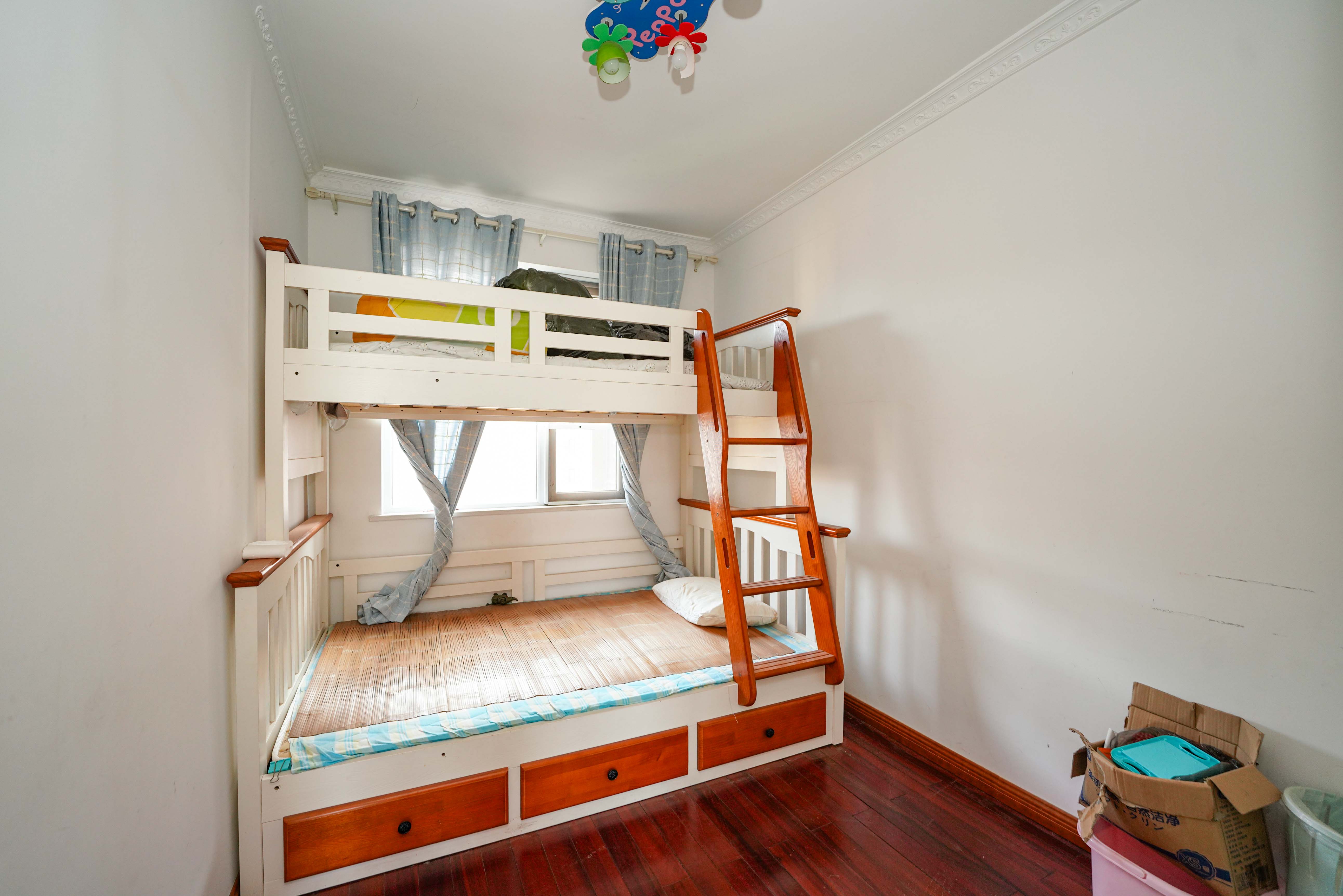 丽发新城  3室2厅2卫    105.0万卧室