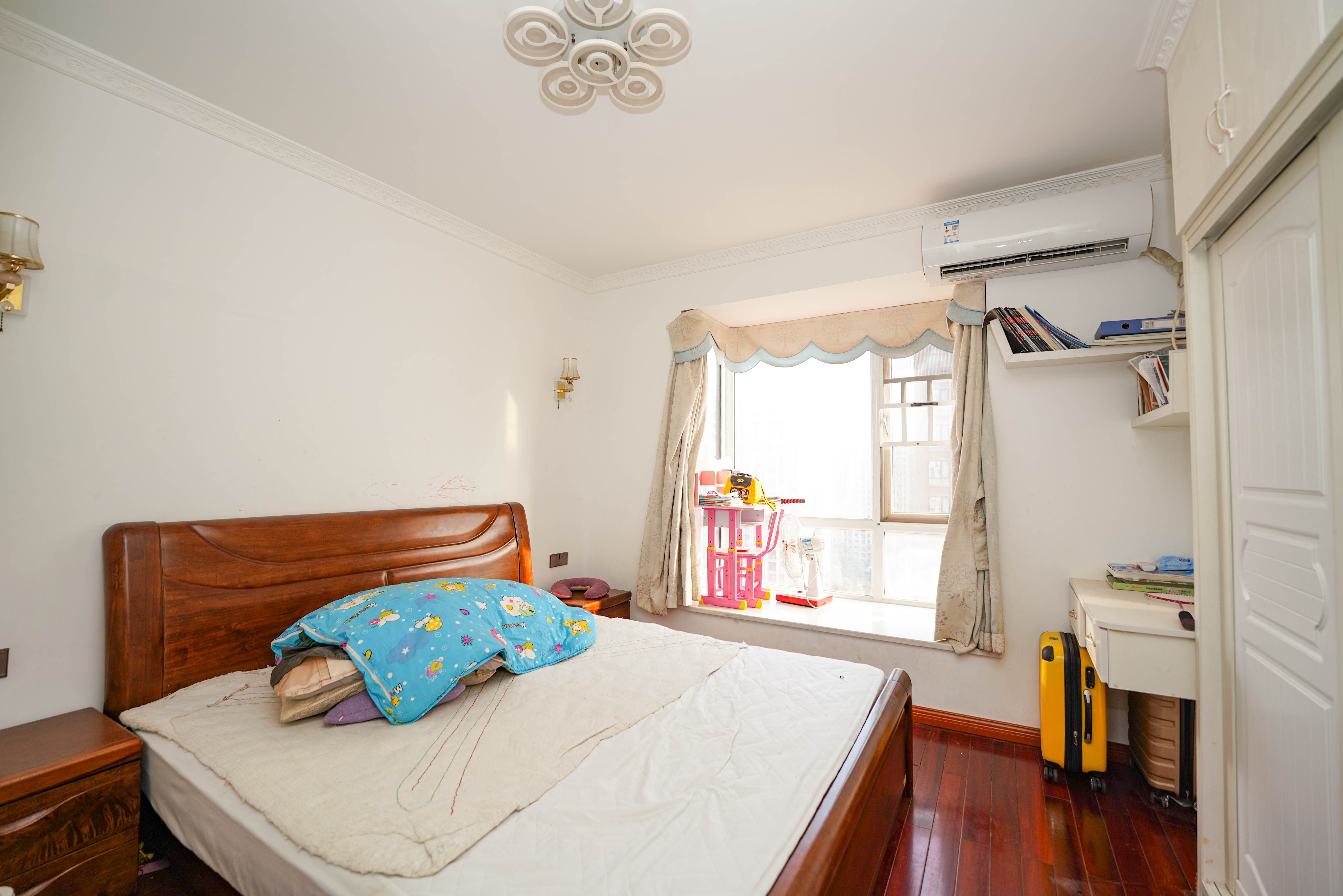 丽发新城  3室2厅2卫    105.0万卧室