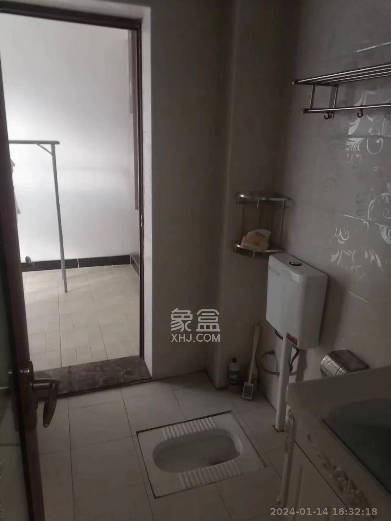 星月绿洲  3室2厅2卫   2000.00元/月室内图