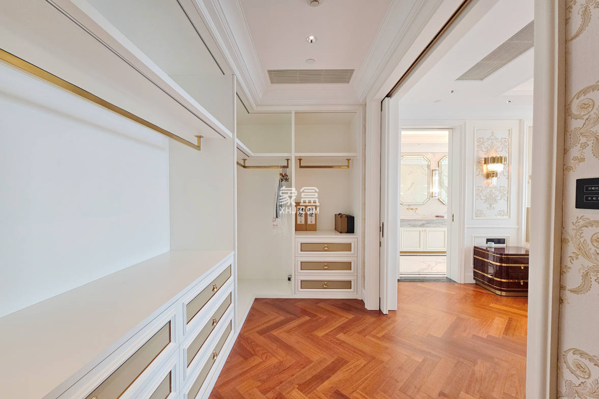 运达中央广场一、二期  6室2厅4卫    1580.0万 运达中央广场一、二期  6室2厅4卫    1580.0万其他