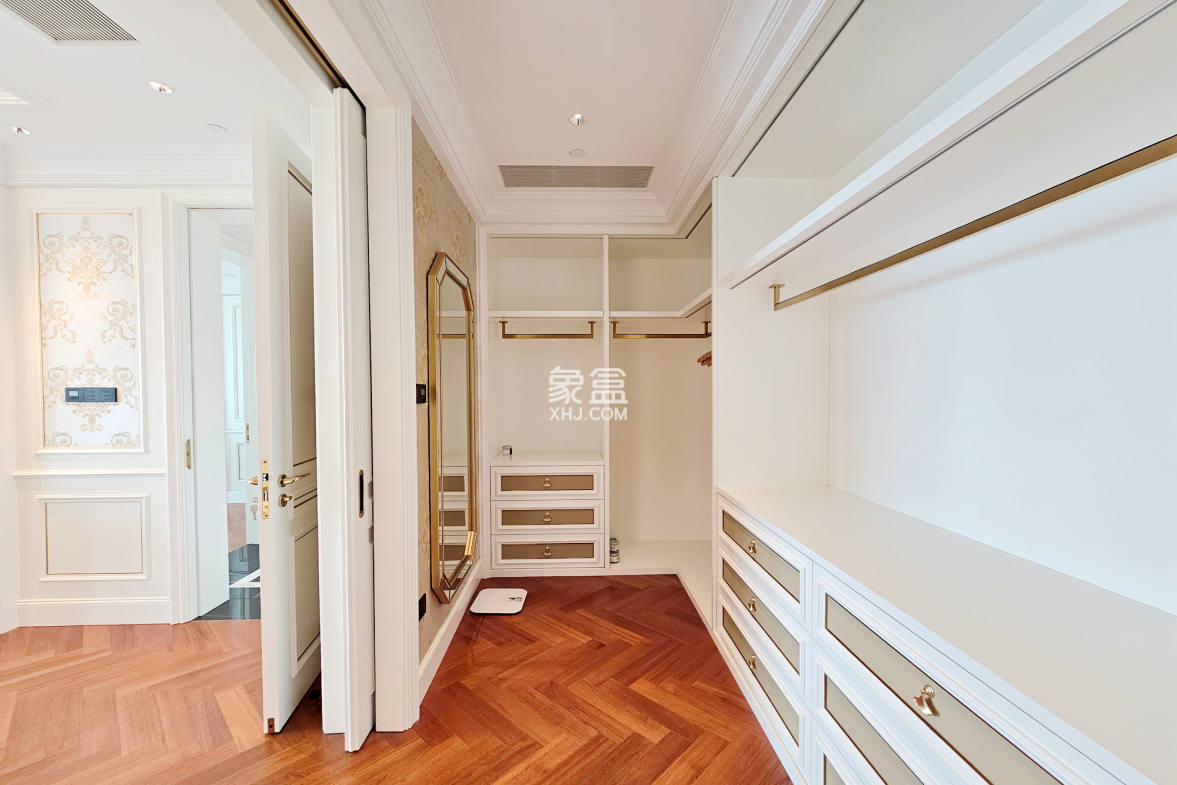 运达中央广场一、二期  6室2厅4卫    1580.0万 运达中央广场一、二期  6室2厅4卫    1580.0万其他