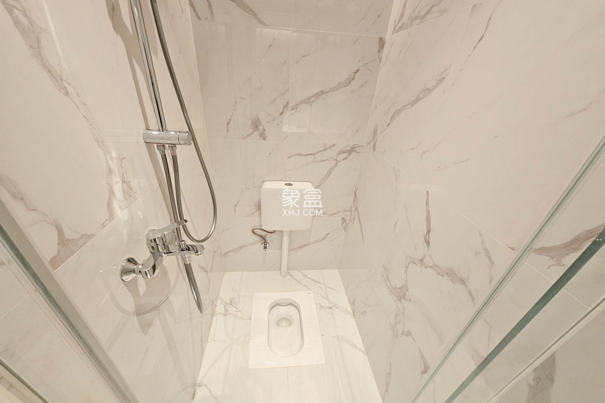 运达中央广场一、二期  6室2厅4卫    1580.0万 运达中央广场一、二期  6室2厅4卫    1580.0万卫生间