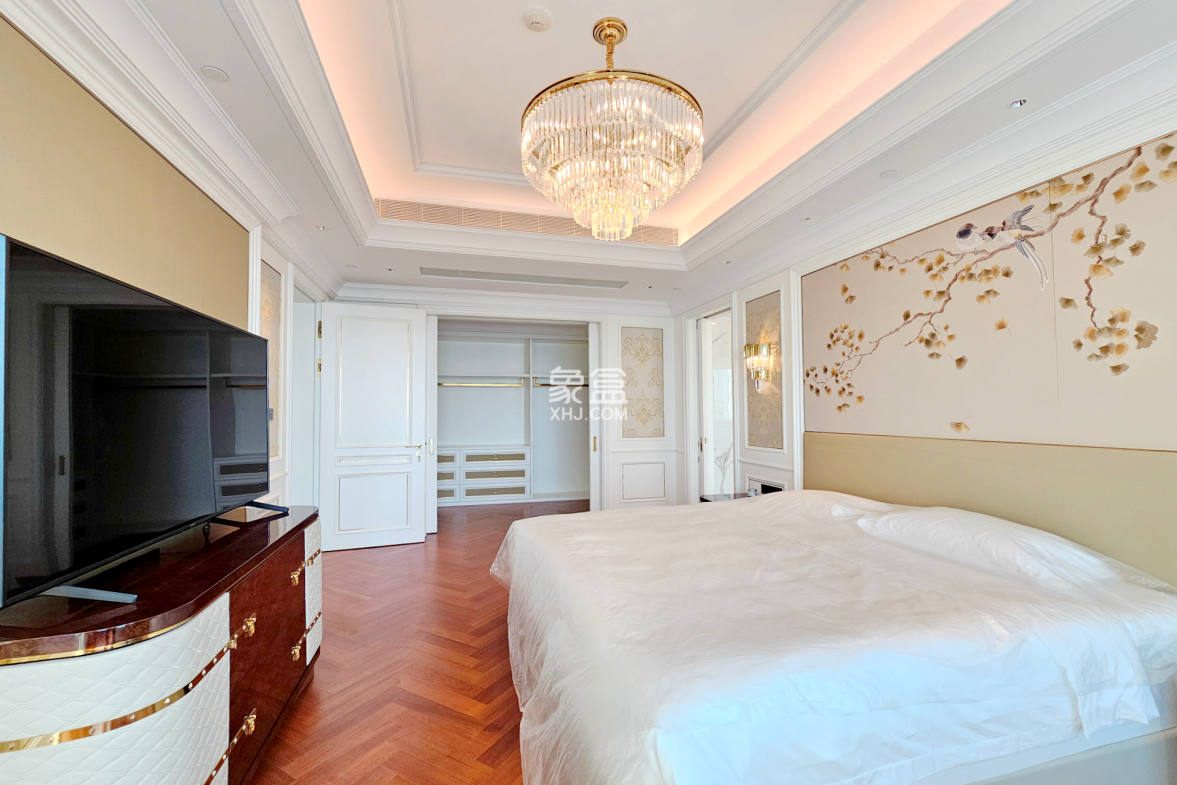 运达中央广场一、二期  6室2厅4卫    1580.0万 运达中央广场一、二期  6室2厅4卫    1580.0万卧室