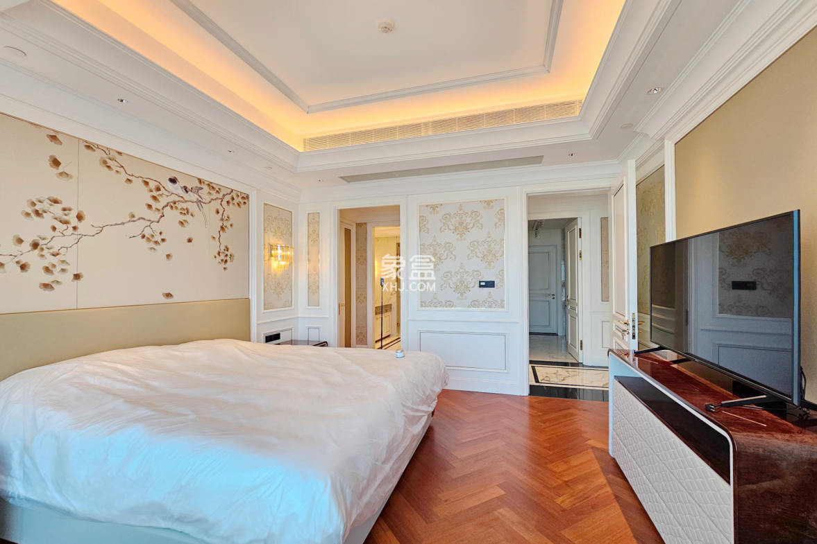 运达中央广场一、二期  6室2厅4卫    1580.0万 运达中央广场一、二期  6室2厅4卫    1580.0万卧室