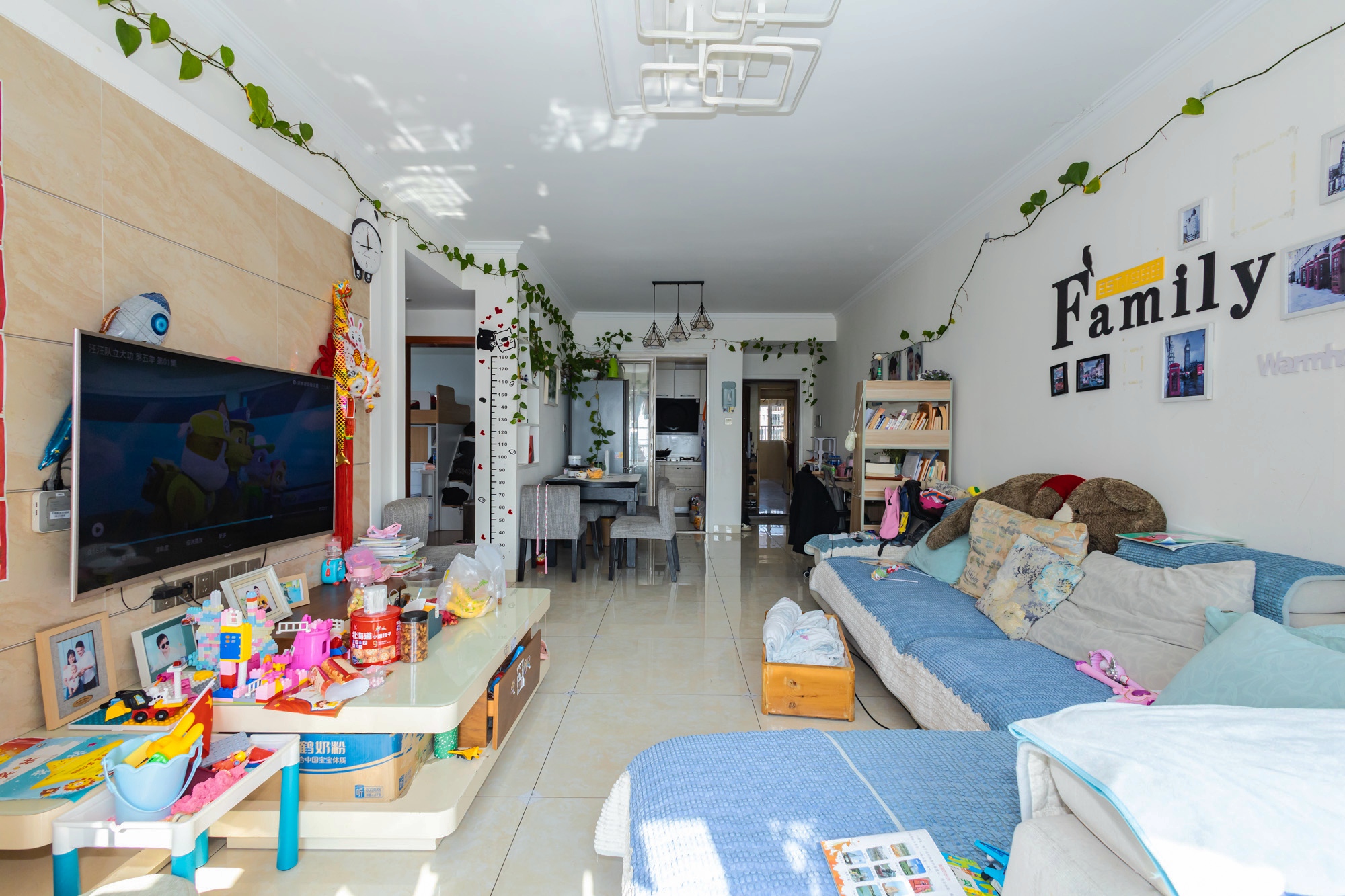 恒广国际景园一二区  2室2厅1卫    68.8万 恒广国际景园一二区  2室2厅1卫    68.8万客厅