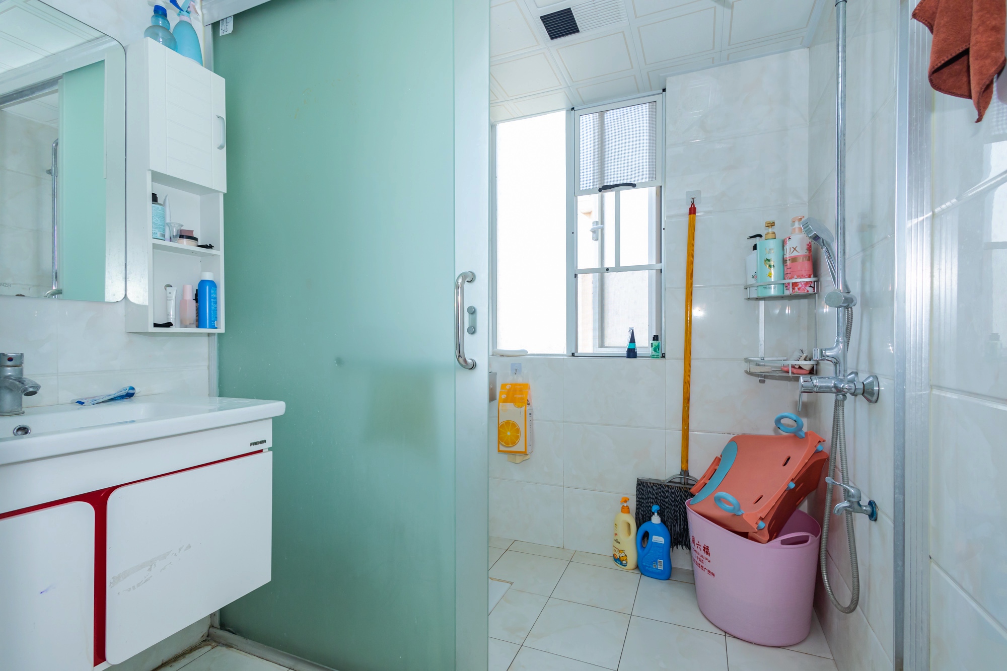 恒广国际景园一二区  2室2厅1卫    68.8万 恒广国际景园一二区  2室2厅1卫    68.8万卫生间