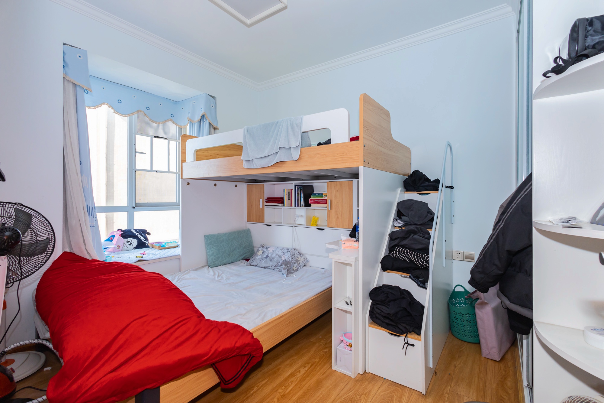 恒广国际景园一二区  2室2厅1卫    68.8万 恒广国际景园一二区  2室2厅1卫    68.8万卧室