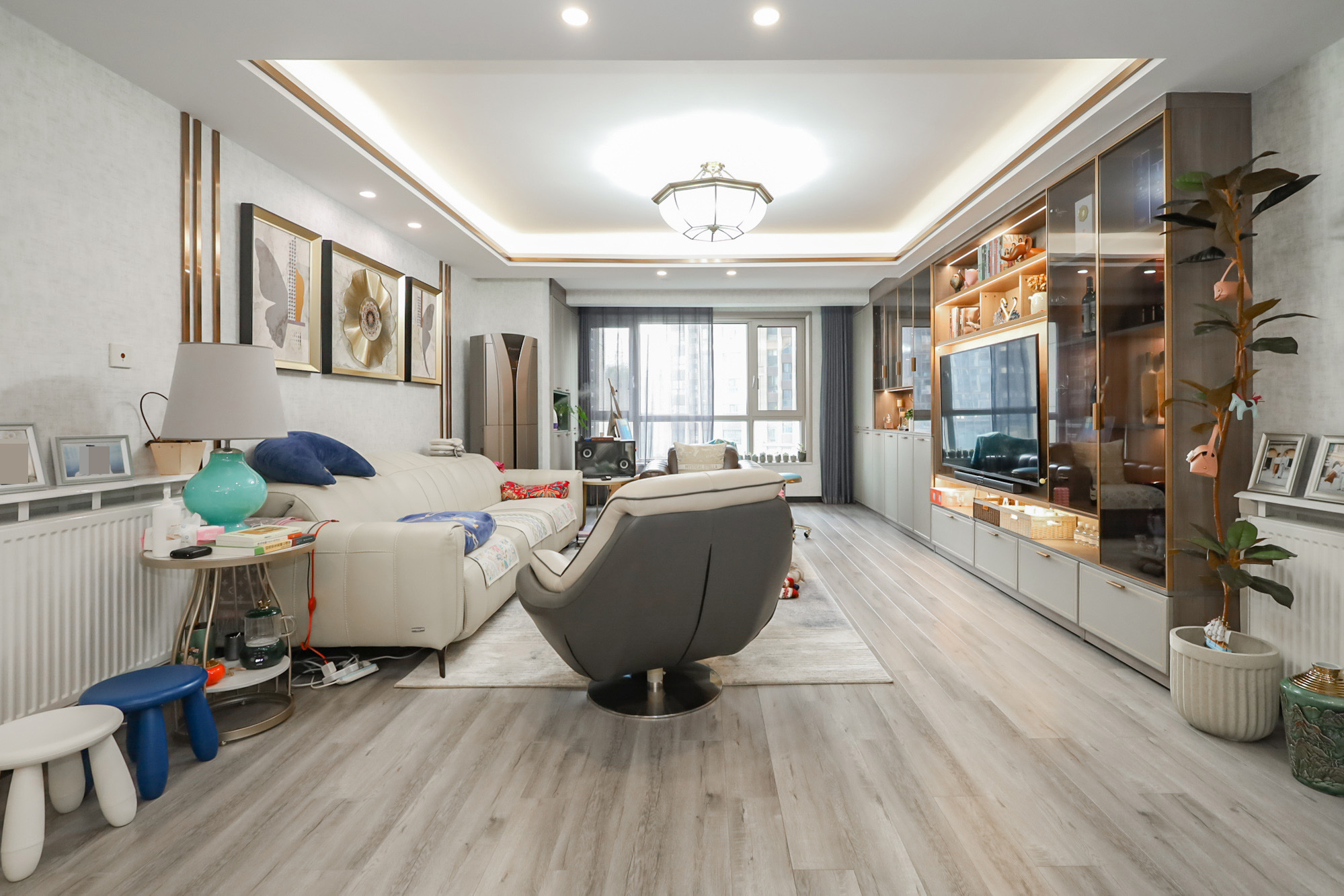 绿地中央广场 4室2厅2卫 238.8万 绿地中央广场 4室2厅2卫 238.8万客厅