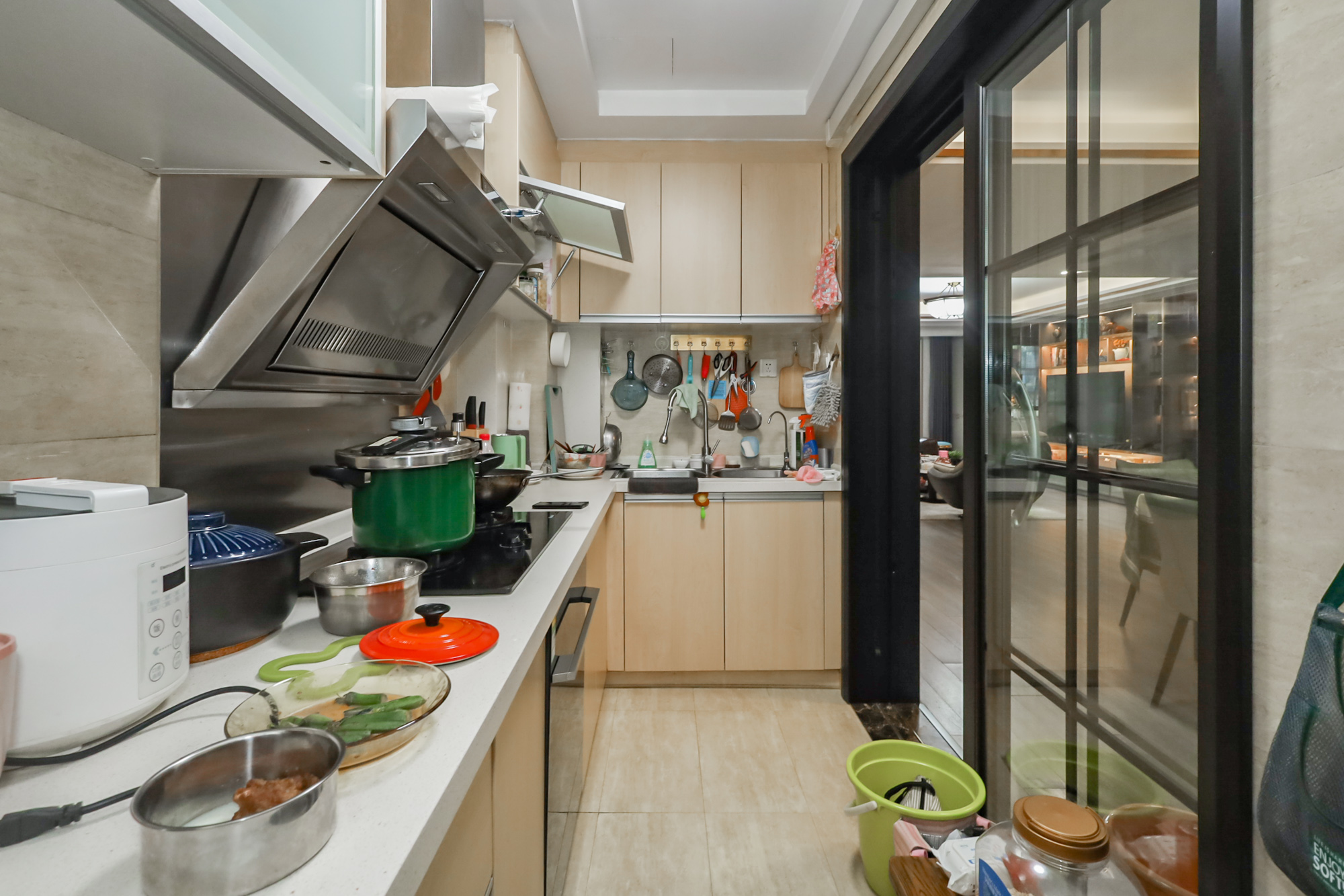 绿地中央广场 4室2厅2卫 238.8万 绿地中央广场 4室2厅2卫 238.8万厨房