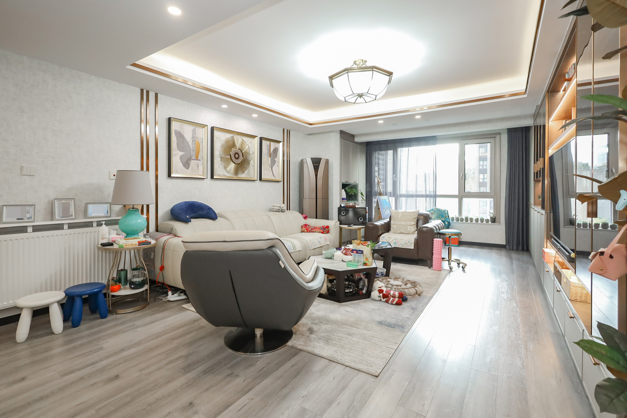 绿地中央广场 4室2厅2卫 238.8万 绿地中央广场 4室2厅2卫 238.8万客厅