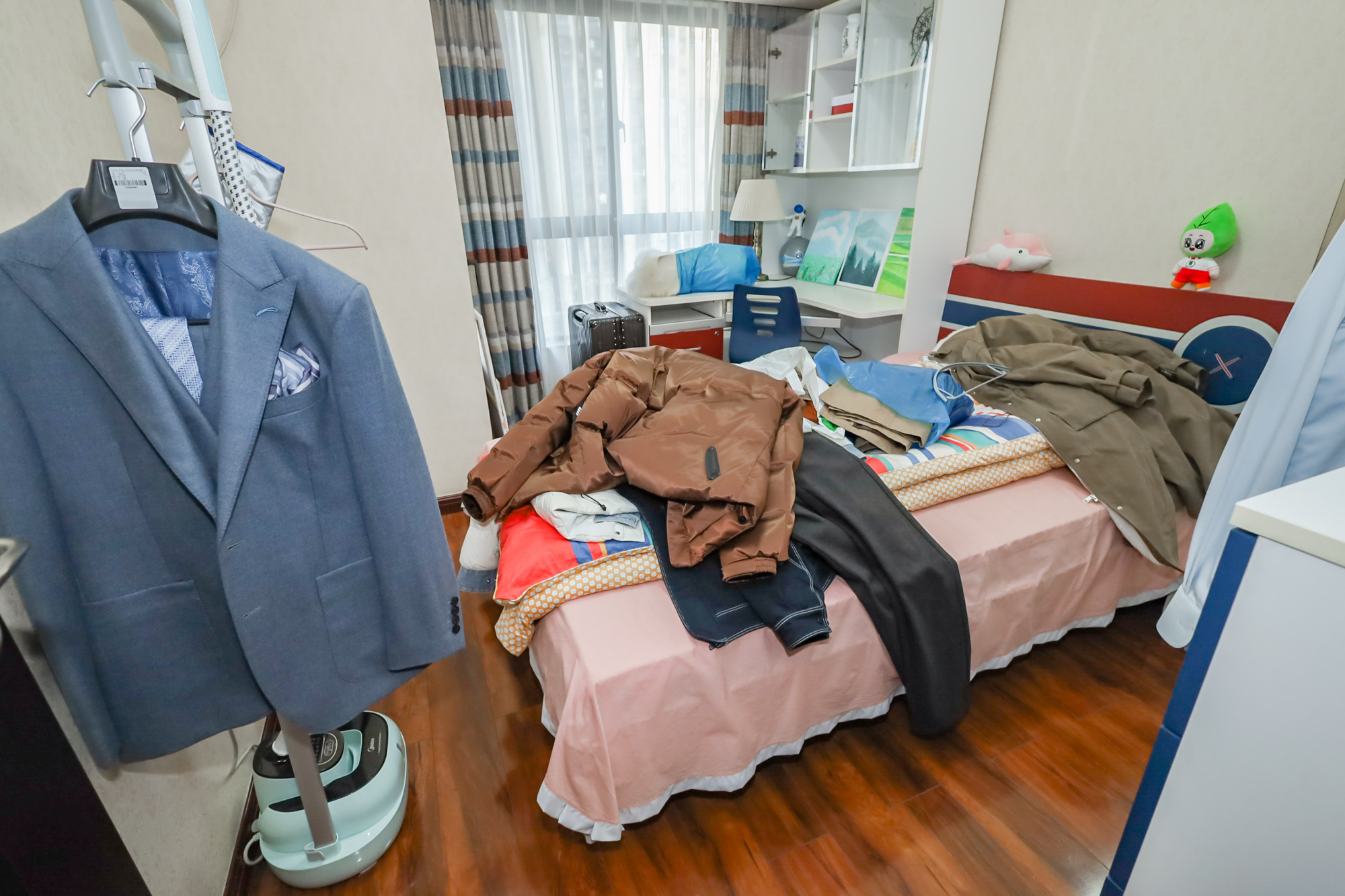 绿地中央广场 4室2厅2卫 238.8万 绿地中央广场 4室2厅2卫 238.8万卧室