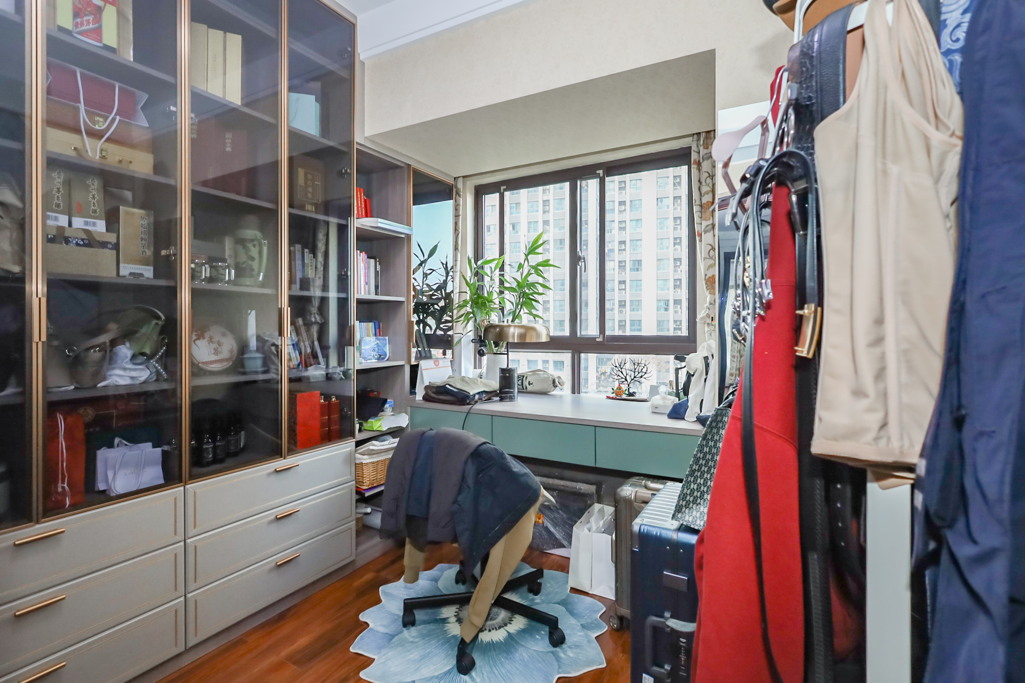 绿地中央广场 4室2厅2卫 238.8万 绿地中央广场 4室2厅2卫 238.8万卧室