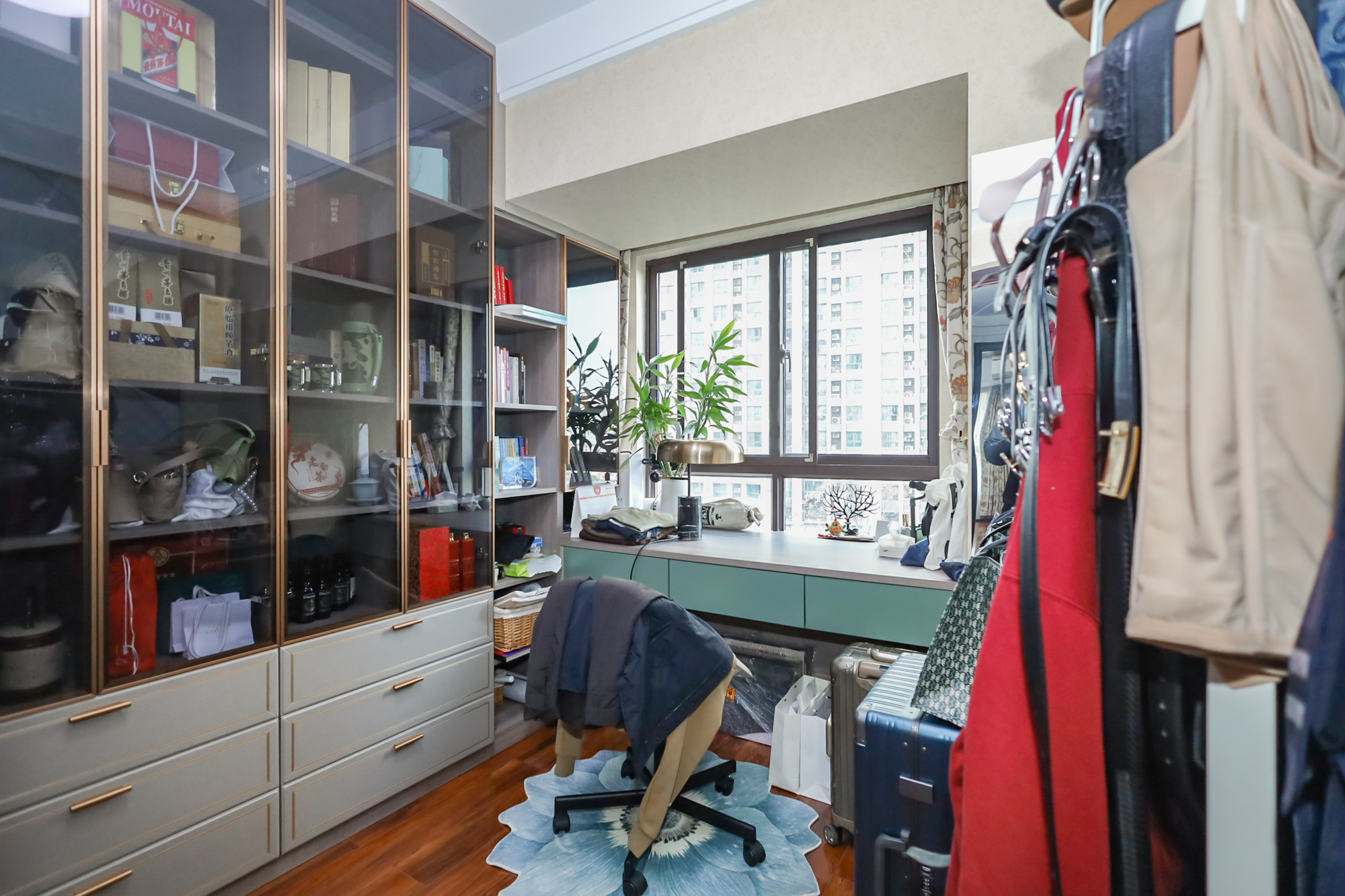 绿地中央广场 4室2厅2卫 238.8万 绿地中央广场 4室2厅2卫 238.8万卧室