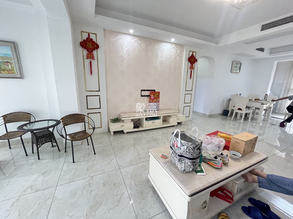 奥园养生城 4室2厅2卫 110.0万 奥园养生城 4室2厅2卫 110.0万室内图