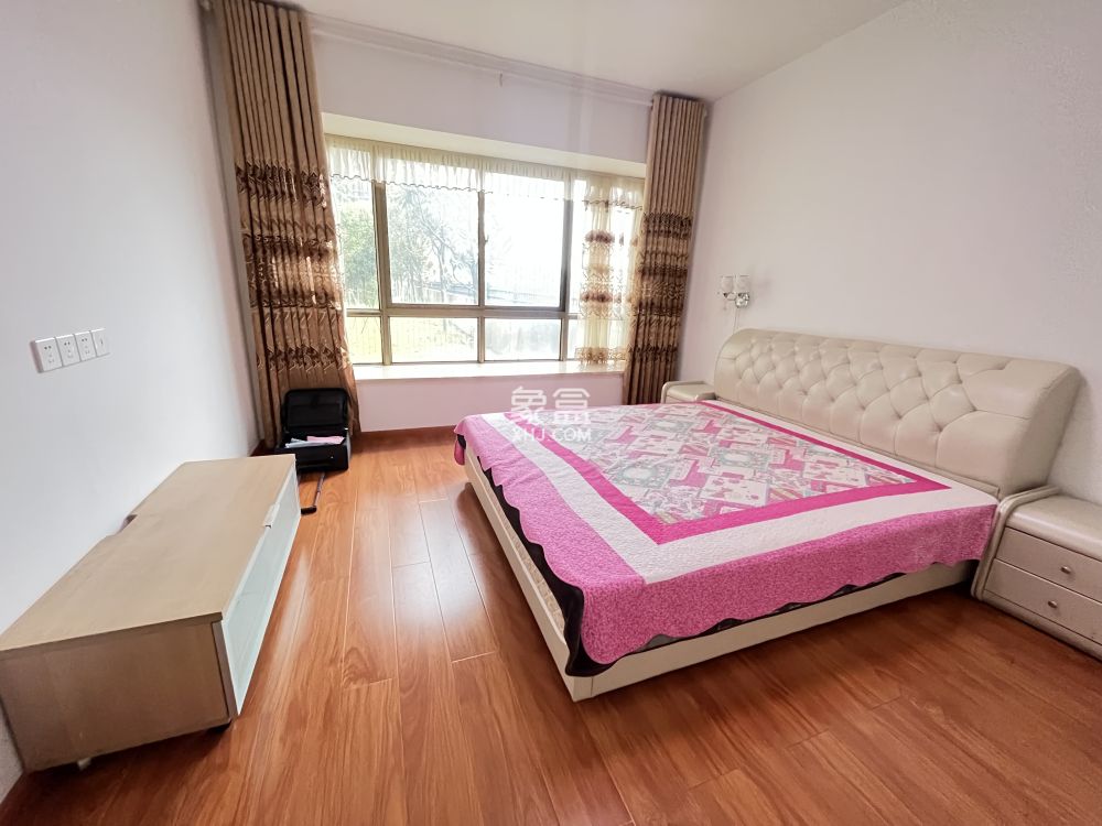 奥园养生城 4室2厅2卫 110.0万 奥园养生城 4室2厅2卫 110.0万室内图