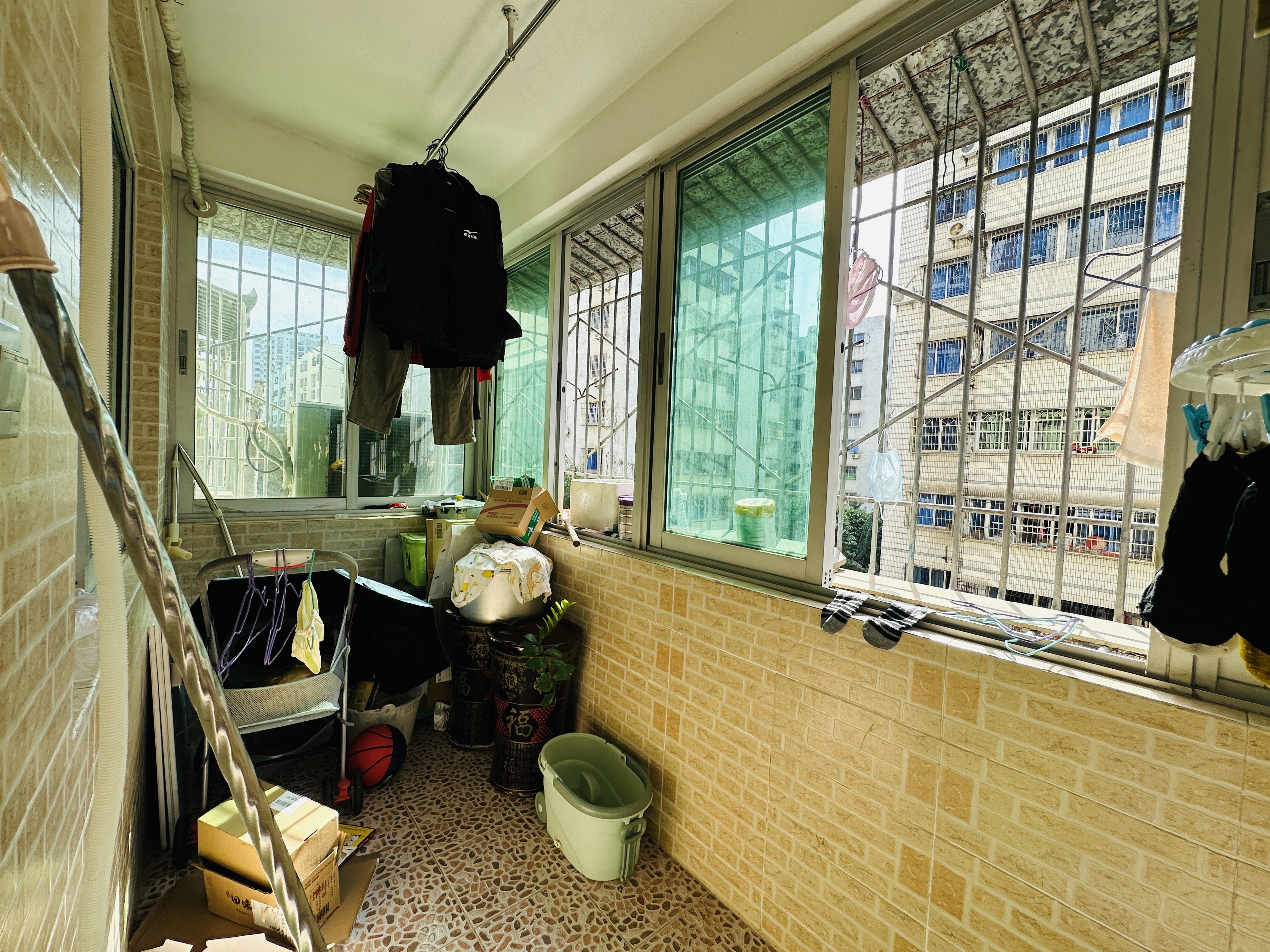 昌茂花园  2室2厅1卫    85.5万阳台