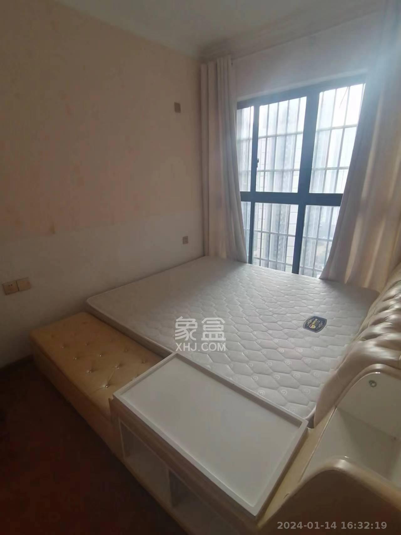 星月绿洲  3室2厅2卫   2000.00元/月室内图