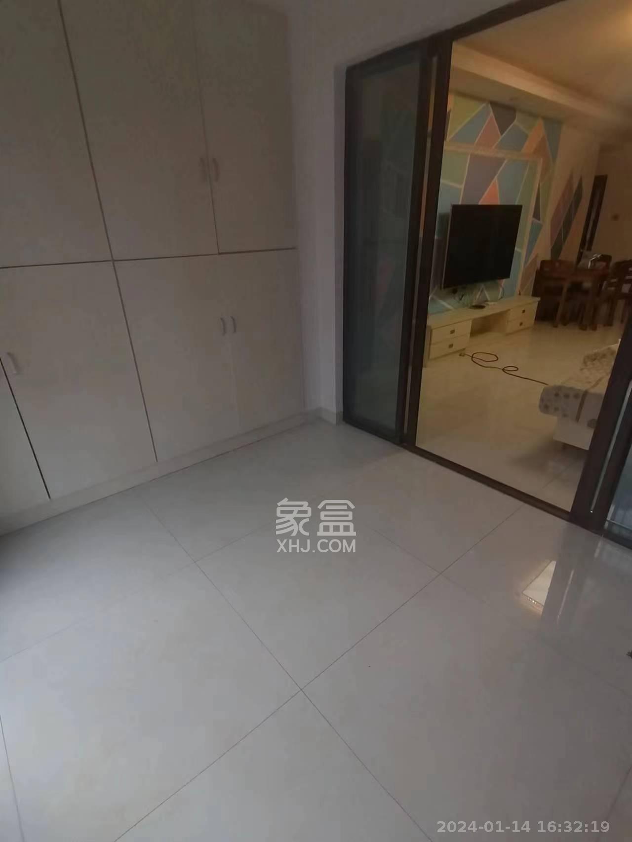 星月绿洲  3室2厅2卫   2000.00元/月室内图
