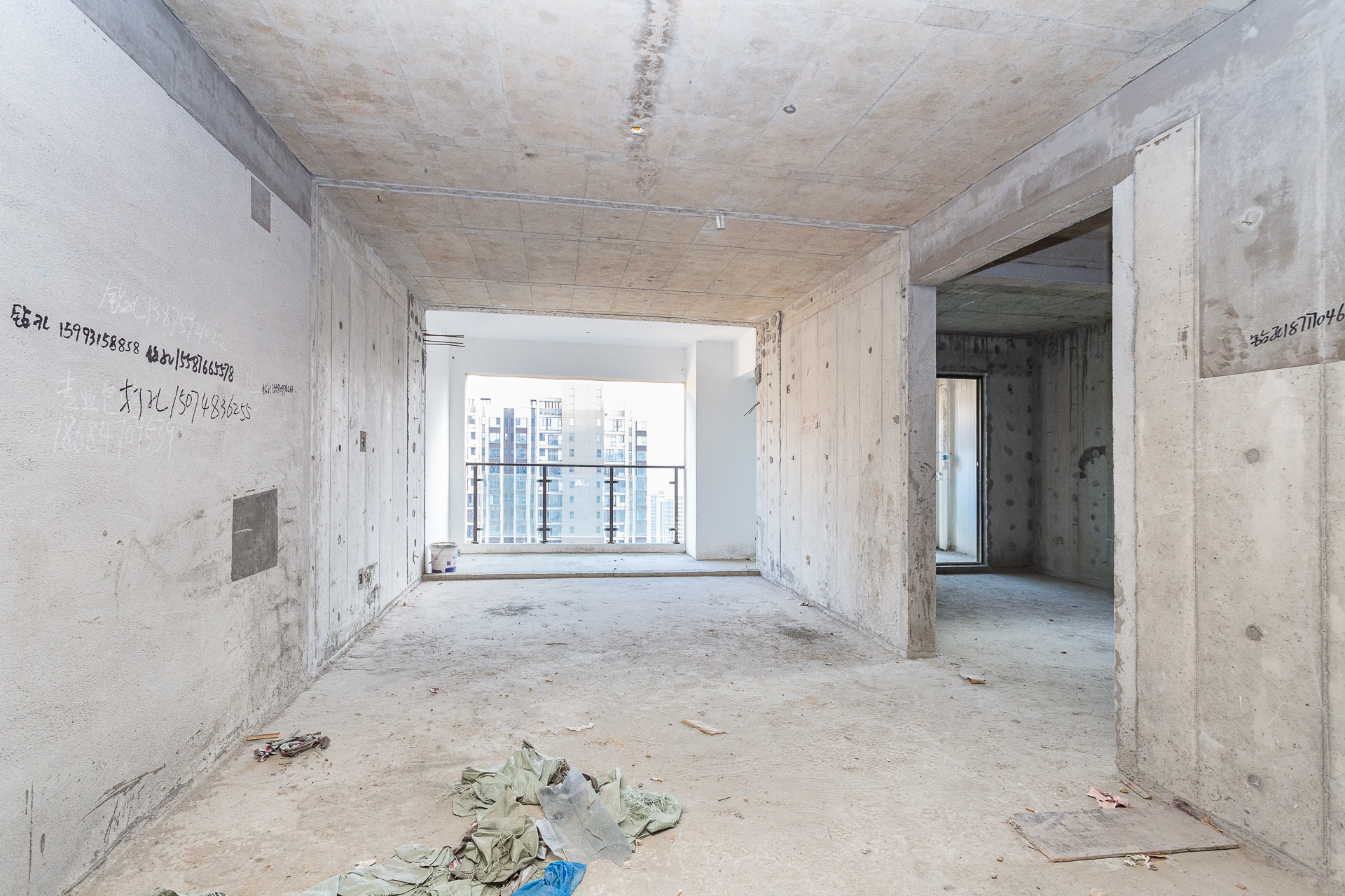 润和湘江天地AB区 4室2厅2卫 180.0万 润和湘江天地AB区 4室2厅2卫 180.0万客厅