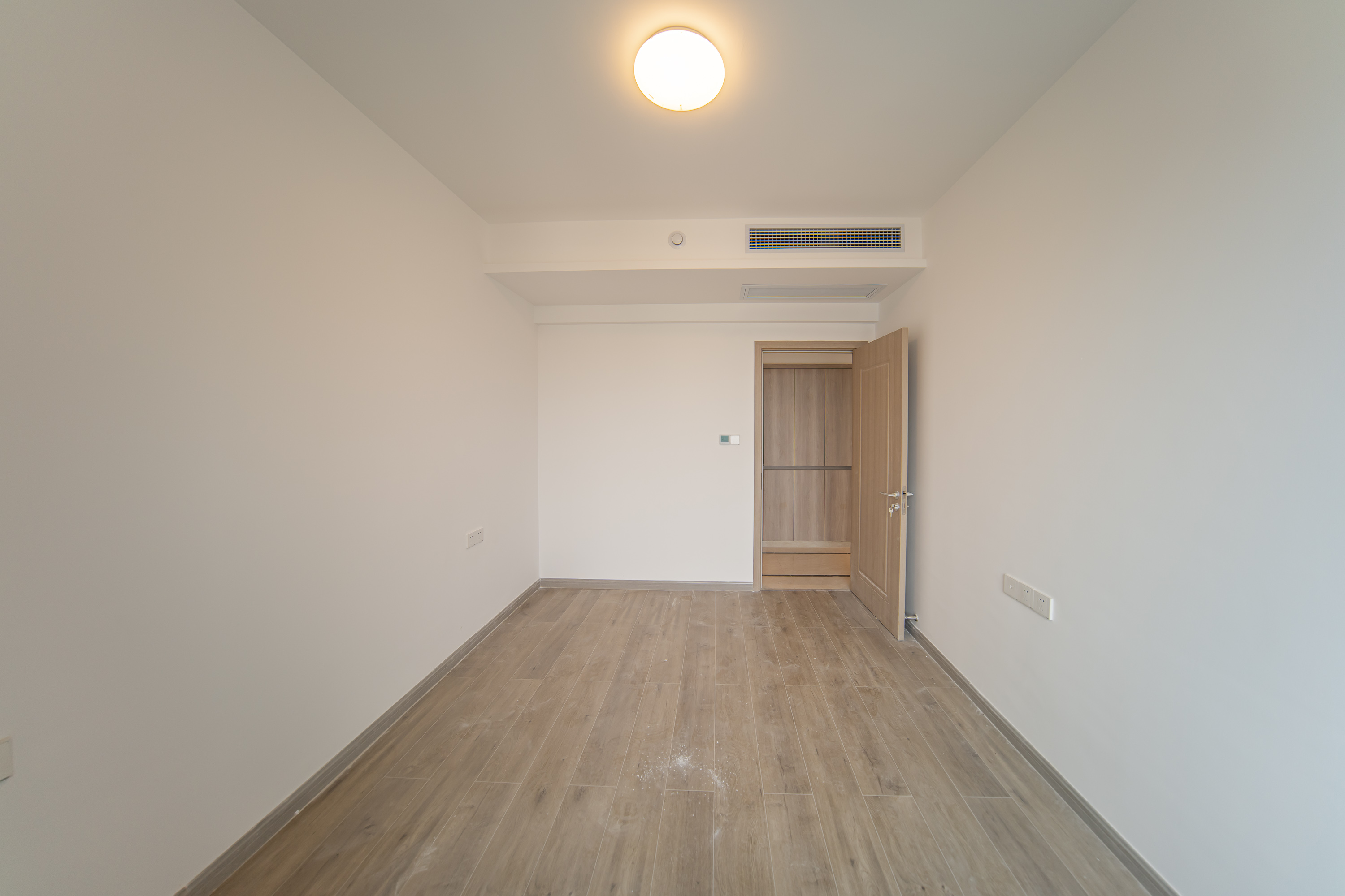 建投象山国际  4室2厅2卫    156.88万卧室