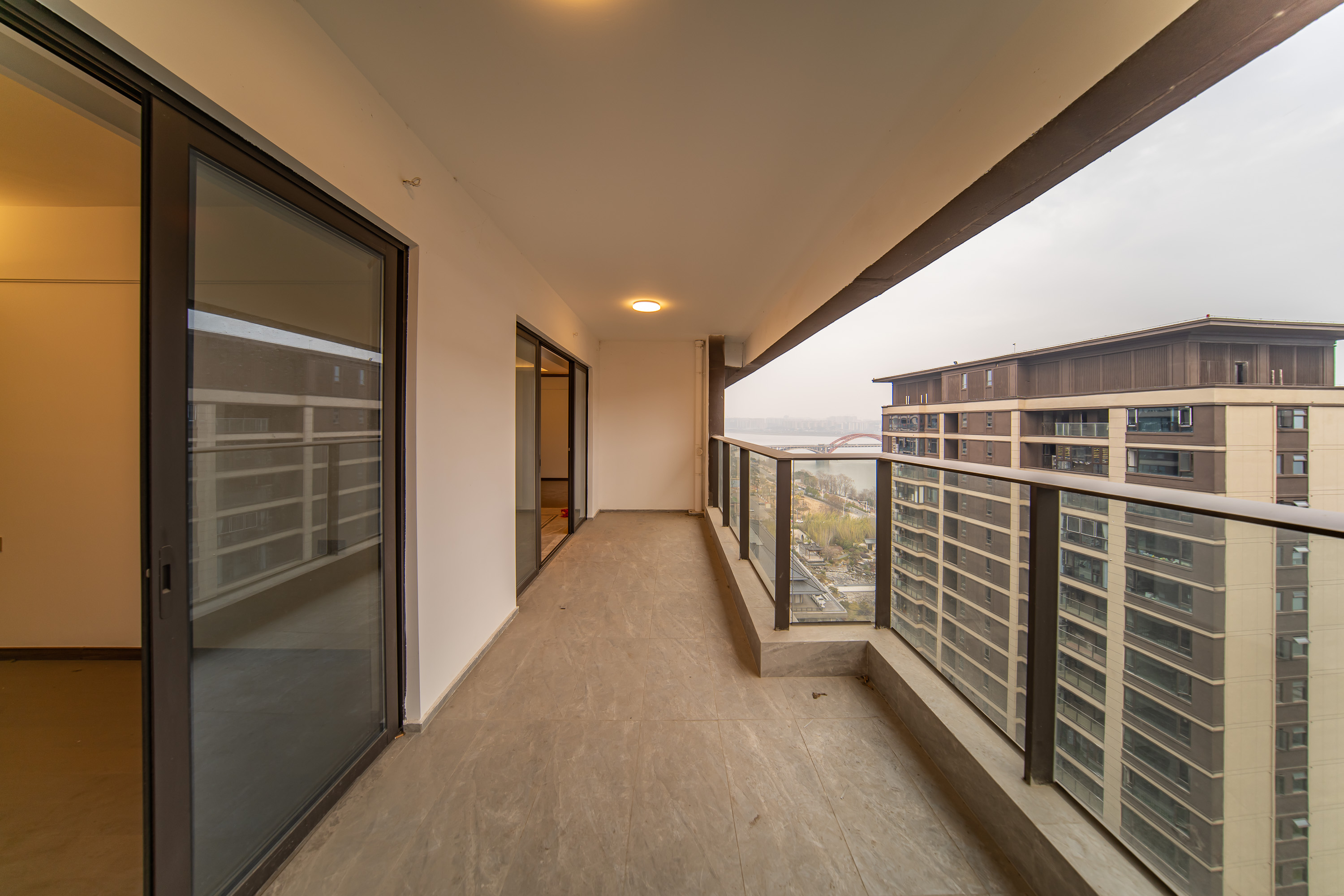 建发电建江山悦  4室2厅2卫   330.00万阳台