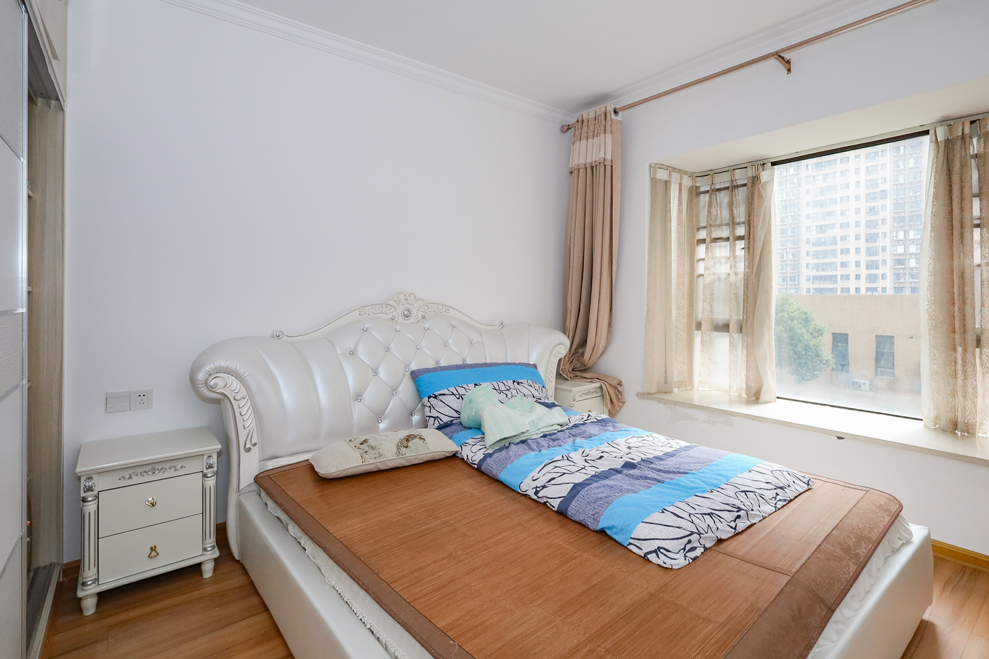 钰龙天下二期(钰龙佳园)  3室2厅2卫    220.0万 钰龙天下二期(钰龙佳园)  3室2厅2卫    220.0万卧室