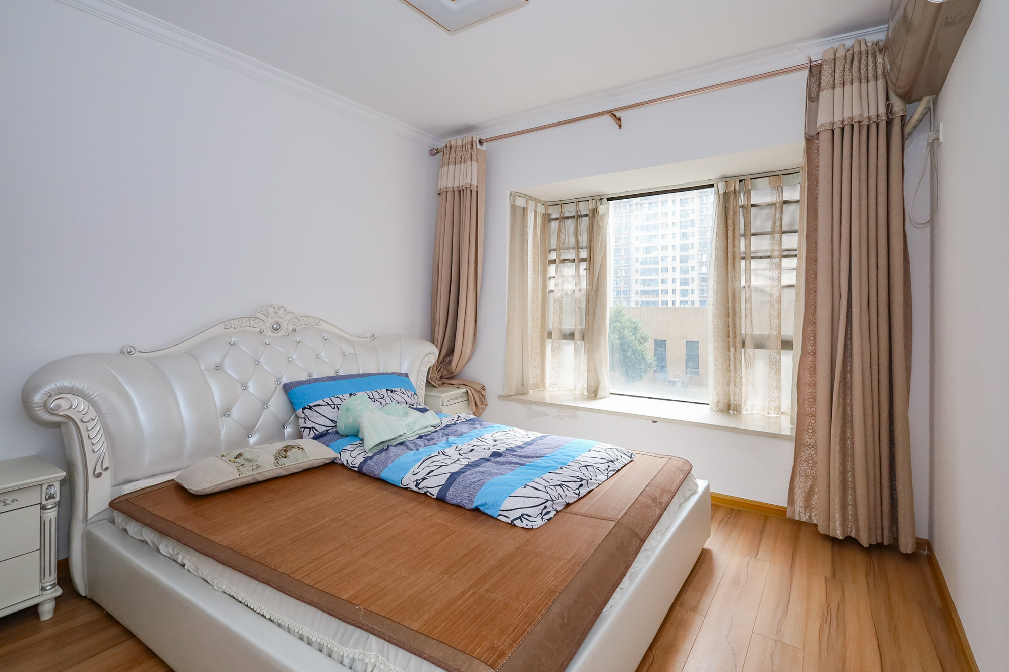 钰龙天下二期(钰龙佳园)  3室2厅2卫    220.0万 钰龙天下二期(钰龙佳园)  3室2厅2卫    220.0万卧室