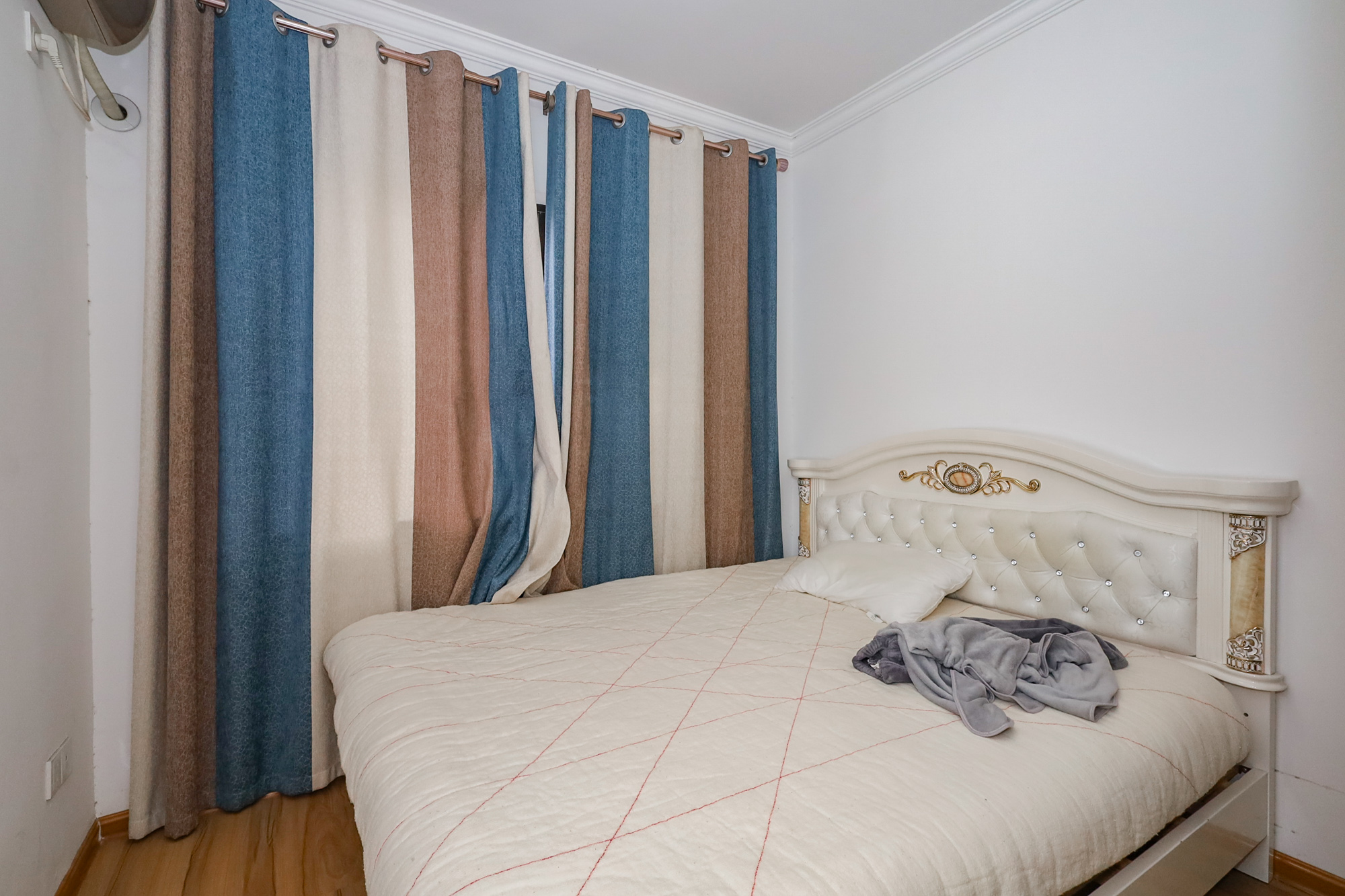 钰龙天下二期(钰龙佳园)  3室2厅2卫    220.0万 钰龙天下二期(钰龙佳园)  3室2厅2卫    220.0万卧室