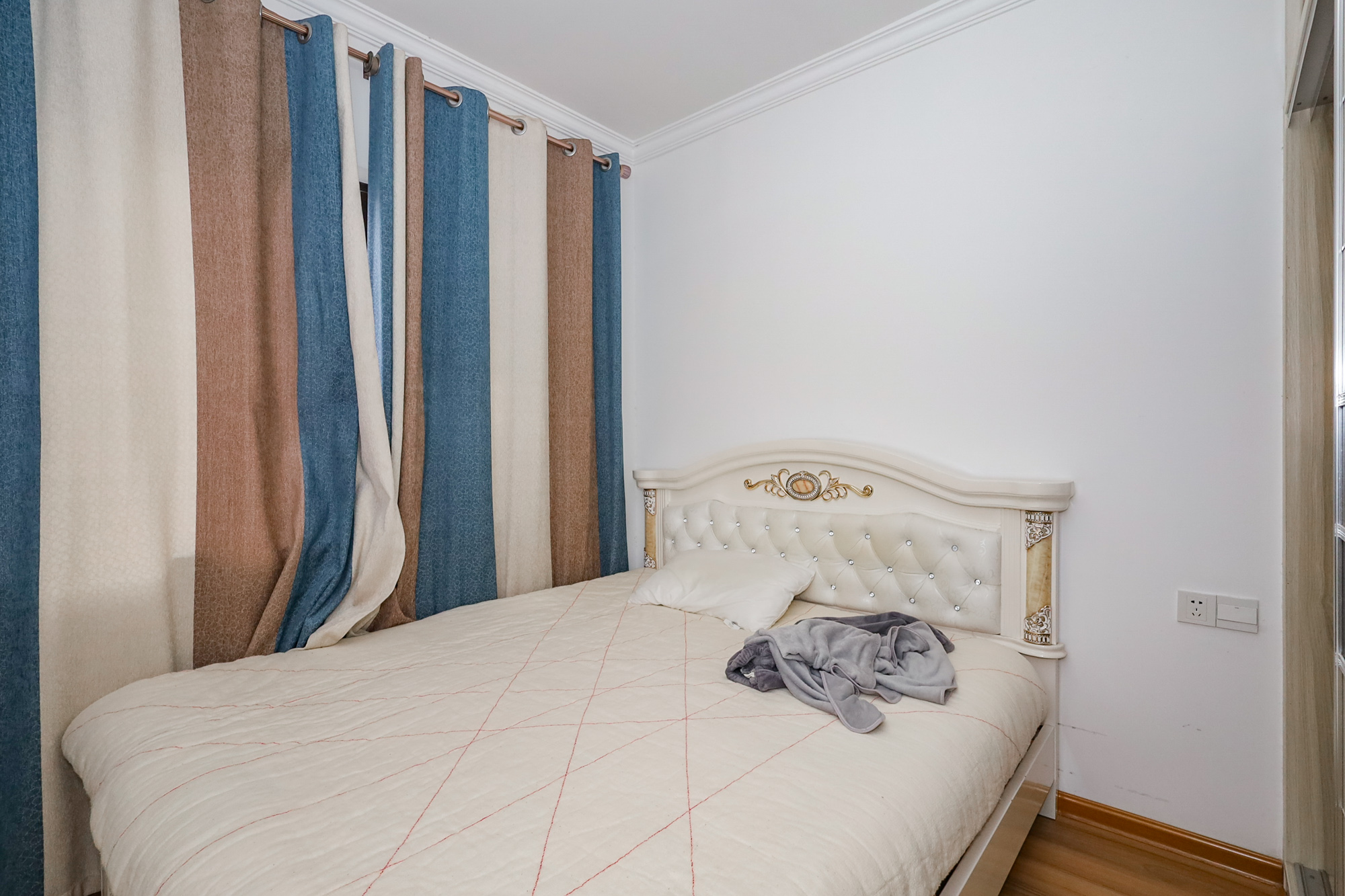 钰龙天下二期(钰龙佳园)  3室2厅2卫    220.0万 钰龙天下二期(钰龙佳园)  3室2厅2卫    220.0万卧室