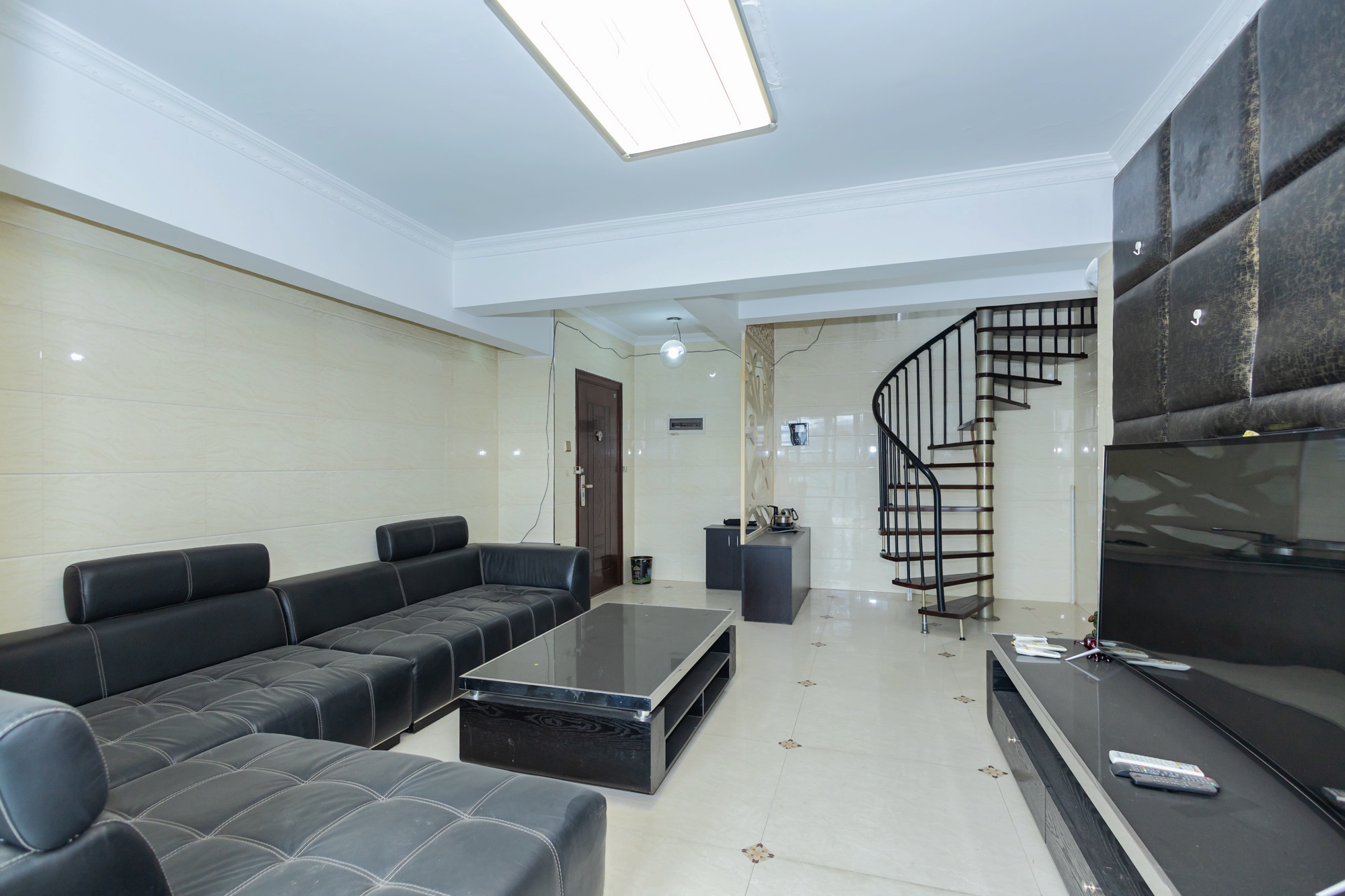 尚都花园城 4室2厅2卫 79.0万 尚都花园城 4室2厅2卫 79.0万客厅