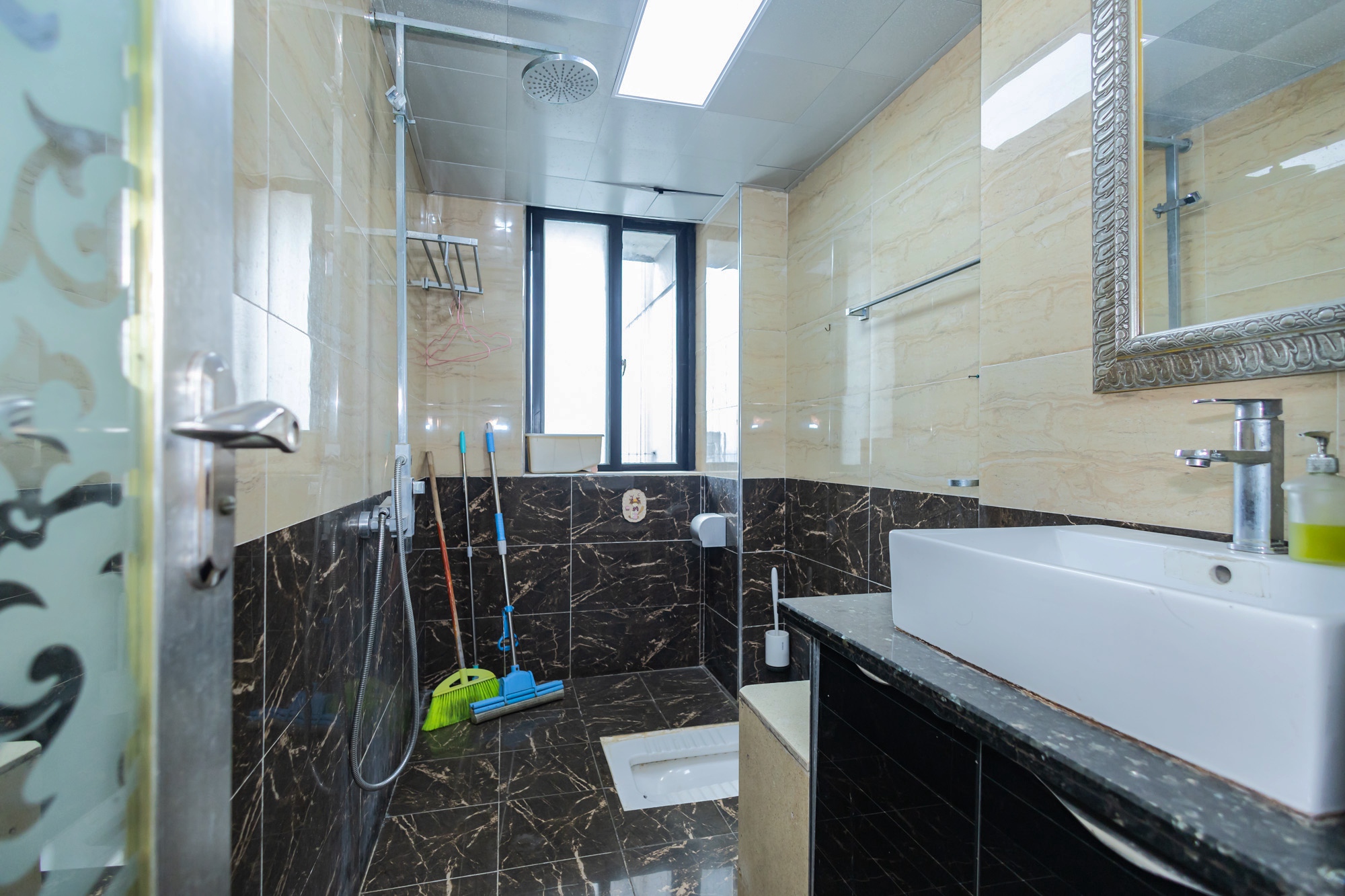 尚都花园城 4室2厅2卫 79.0万 尚都花园城 4室2厅2卫 79.0万卫生间