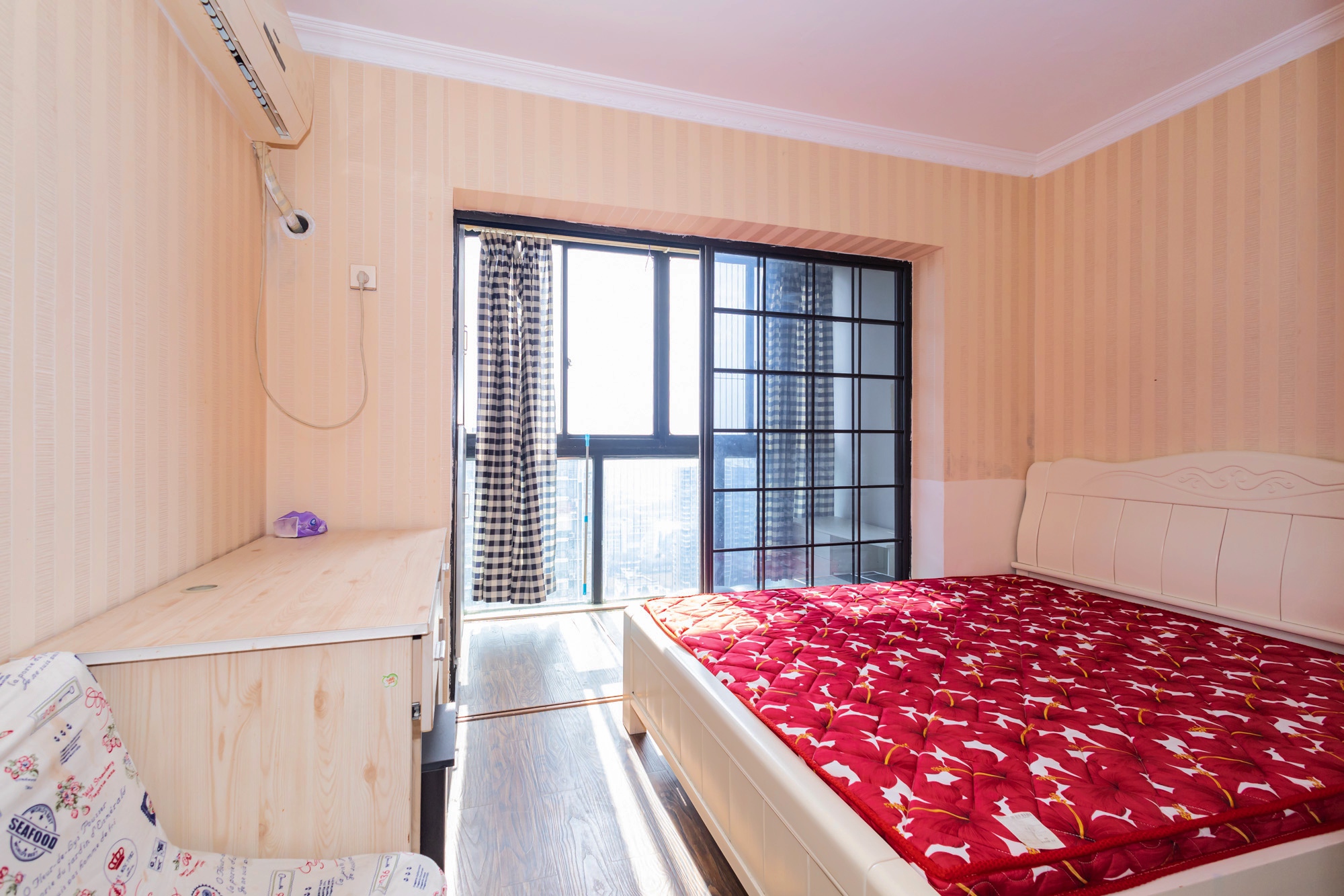 尚都花园城 4室2厅2卫 79.0万 尚都花园城 4室2厅2卫 79.0万卧室