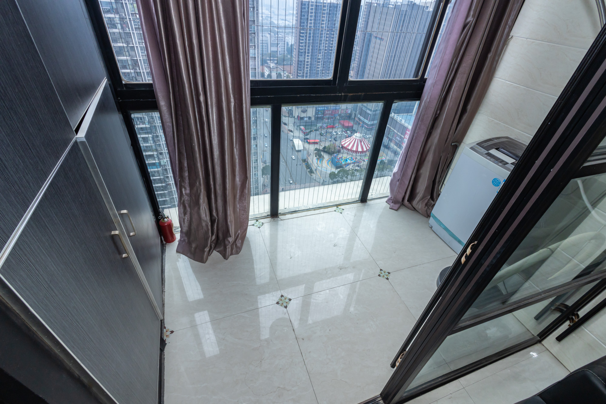 尚都花园城 4室2厅2卫 79.0万 尚都花园城 4室2厅2卫 79.0万阳台