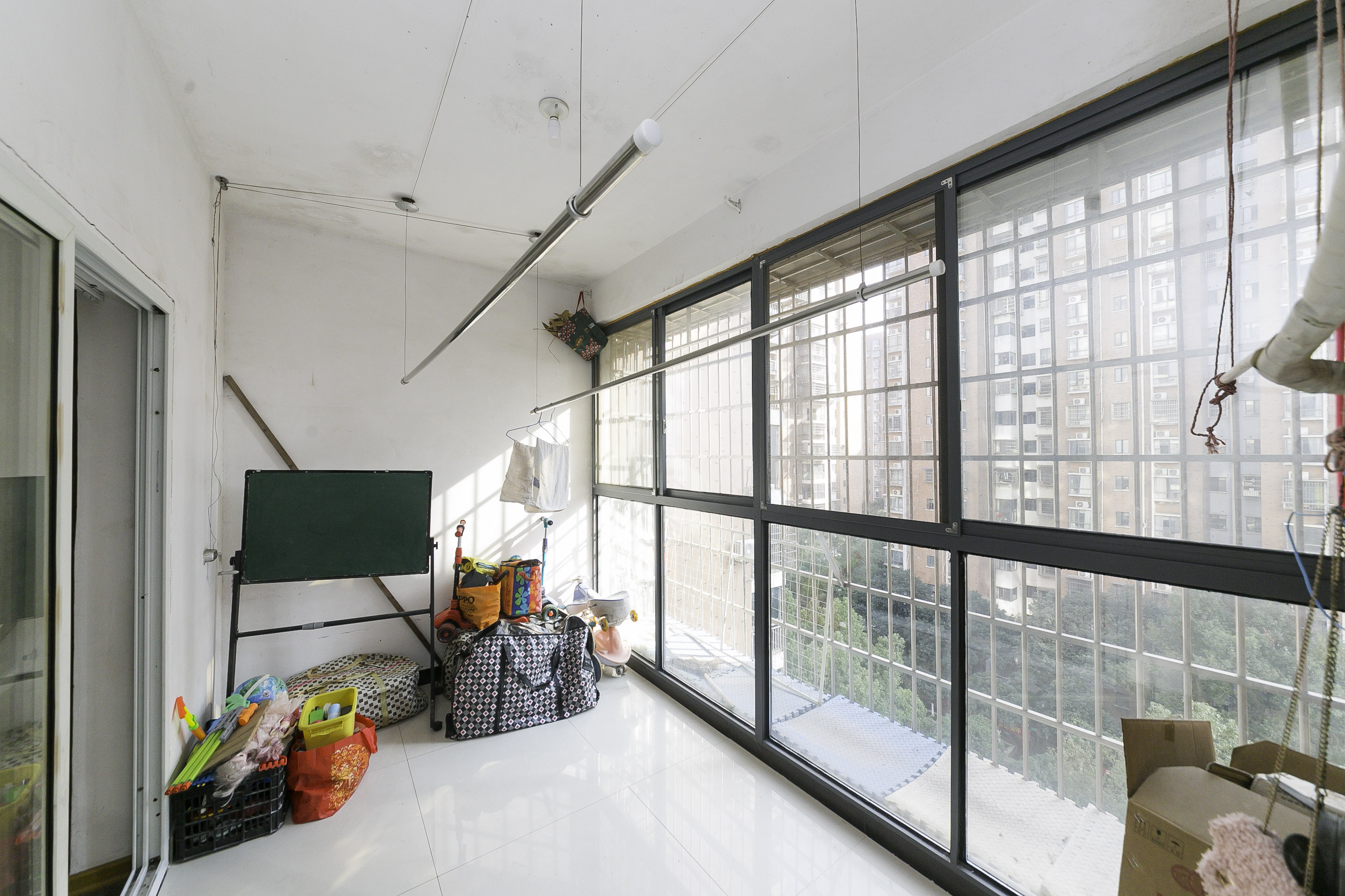 湘府名邸(同力家园) 3室2厅2卫 86.0万 湘府名邸(同力家园) 3室2厅2卫 86.0万阳台