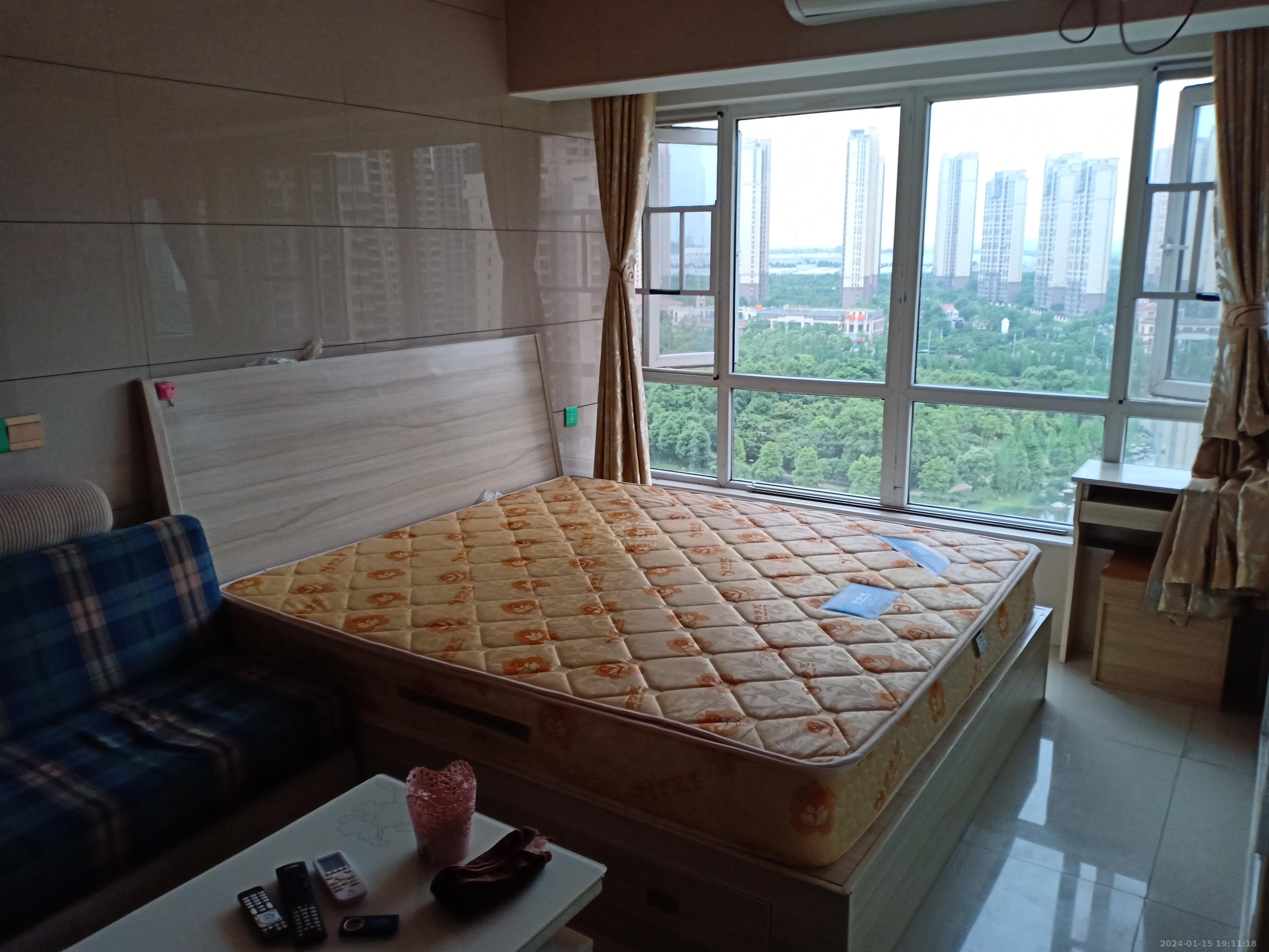 美的城三期  1室1厅1卫   1100.00元/月室内图