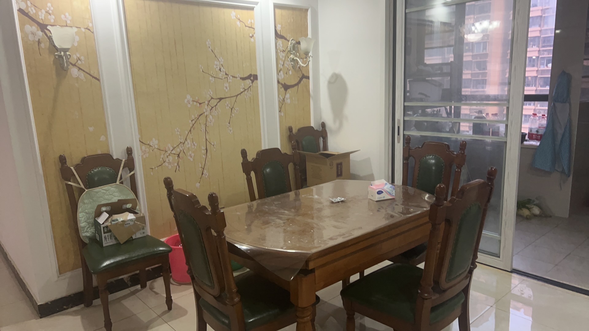 恒大华府  4室2厅2卫   115.00万客厅