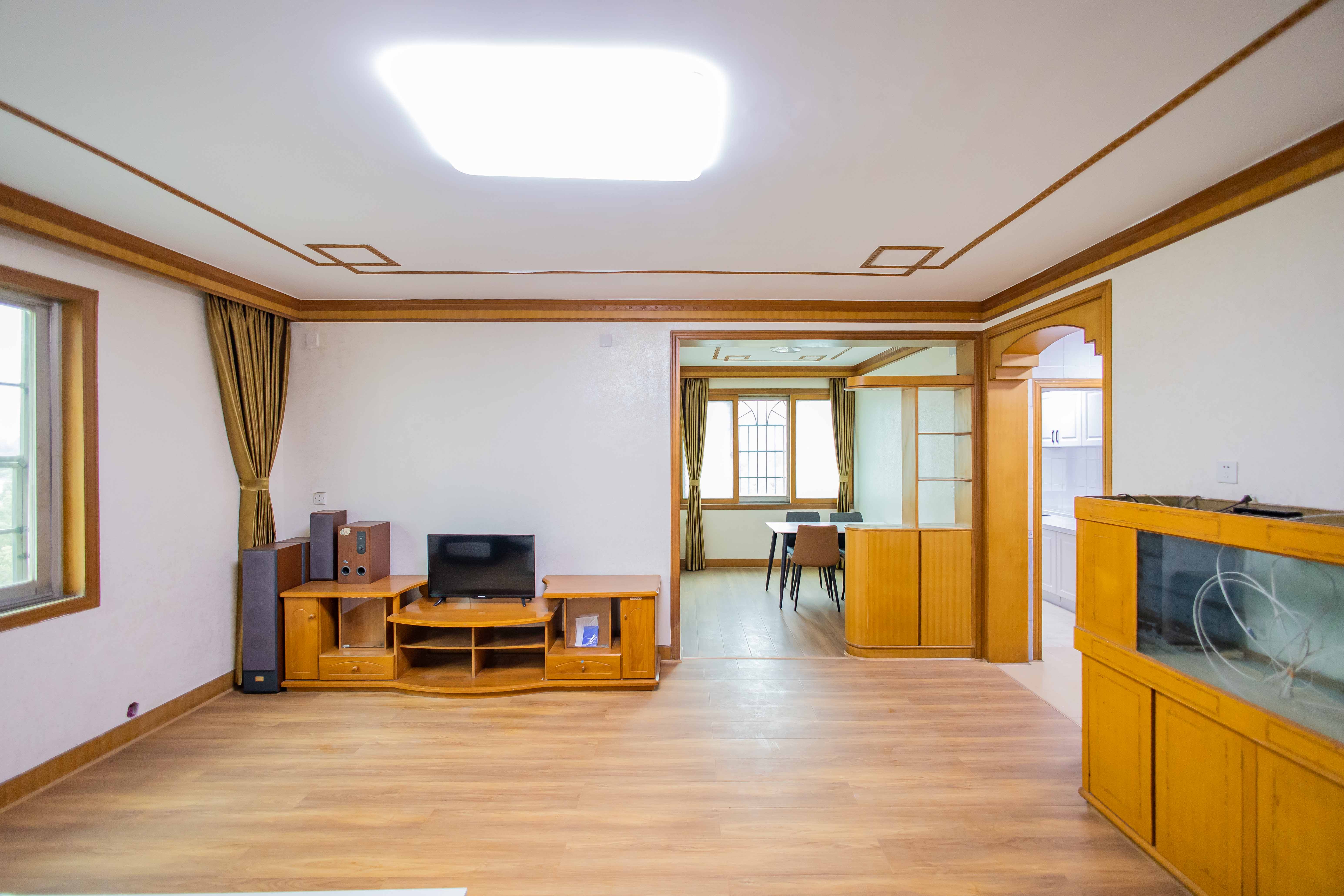 咸嘉新村嘉文苑  3室2厅1卫   125.00万客厅