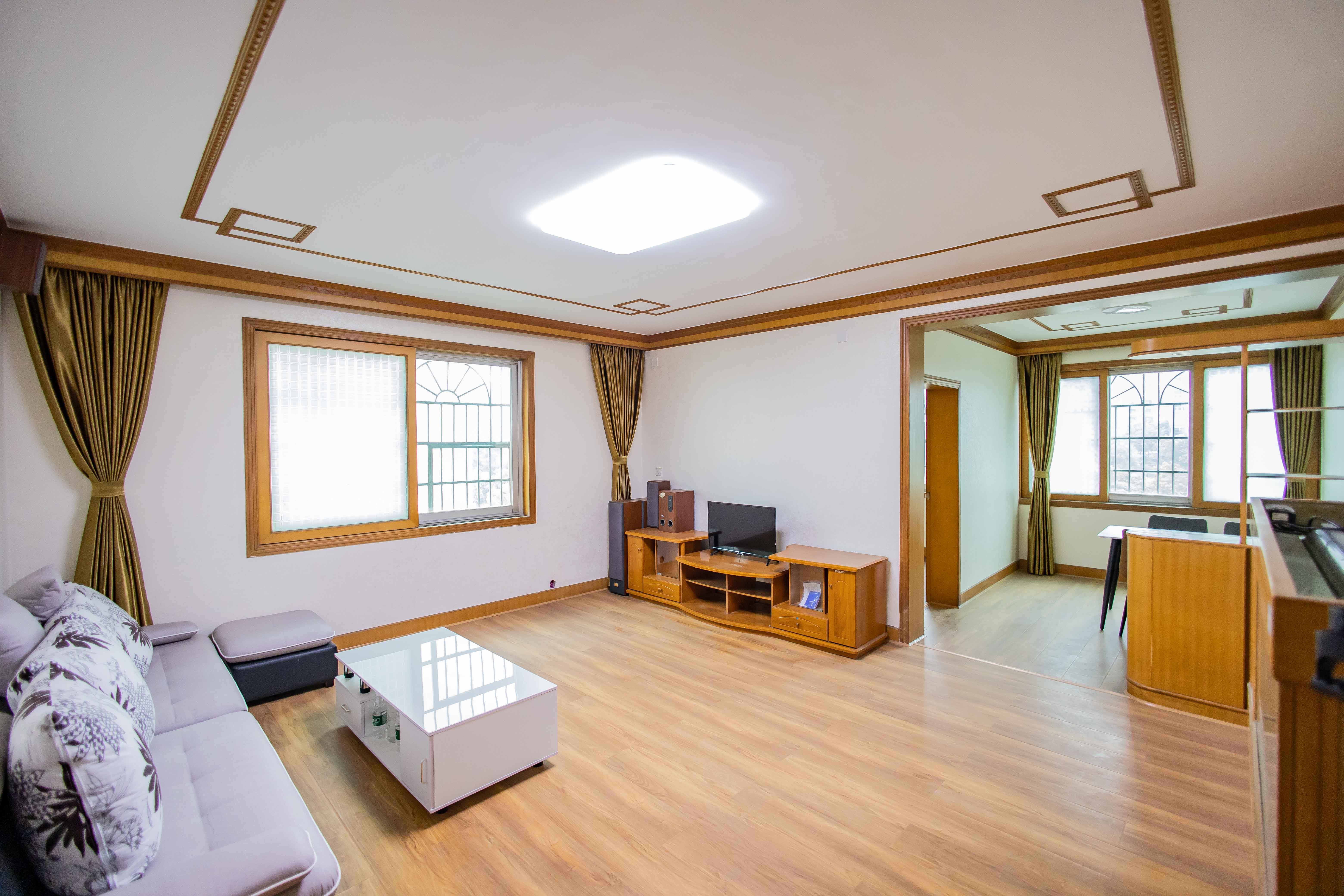 咸嘉新村嘉文苑  3室2厅1卫   125.00万客厅
