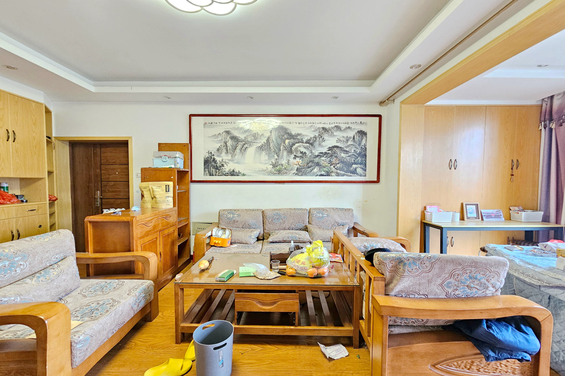 新华都万家城  3室2厅2卫   105.00万客厅