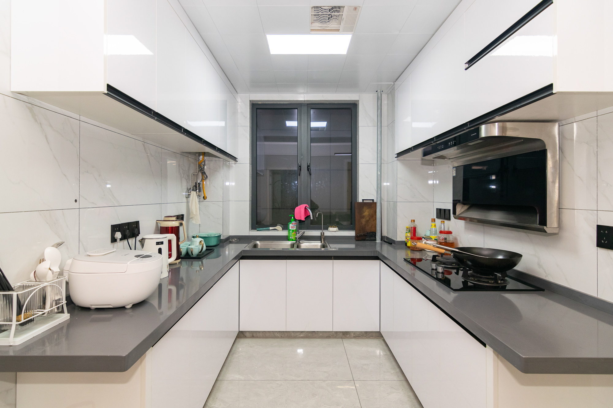 华城城市广场 3室2厅2卫 80.0万 华城城市广场 3室2厅2卫 80.0万厨房