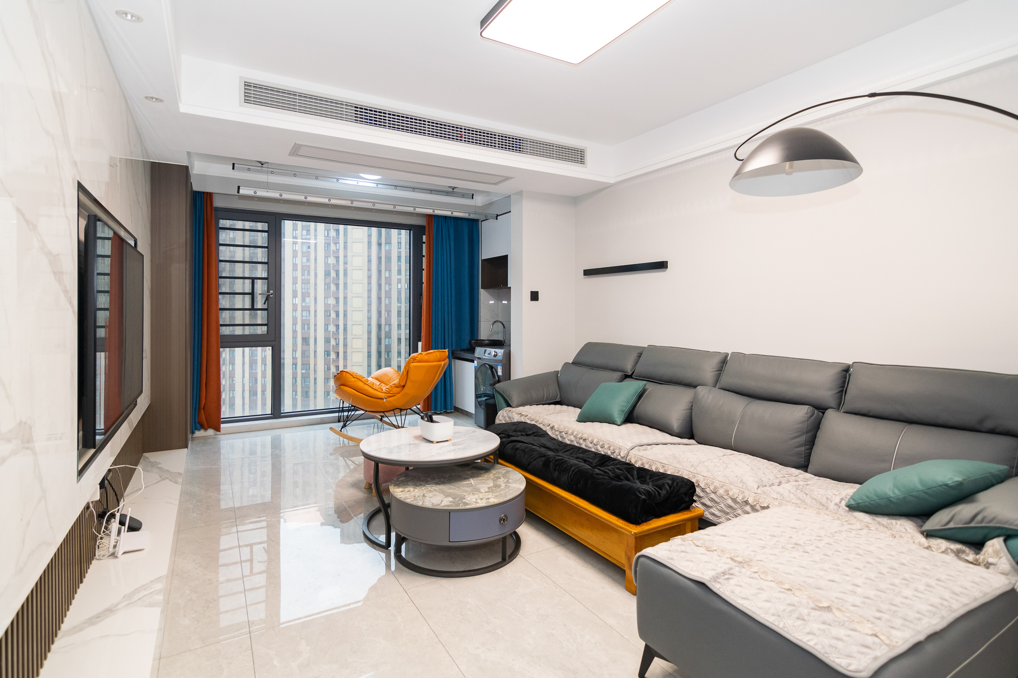 华城城市广场 3室2厅2卫 80.0万 华城城市广场 3室2厅2卫 80.0万客厅