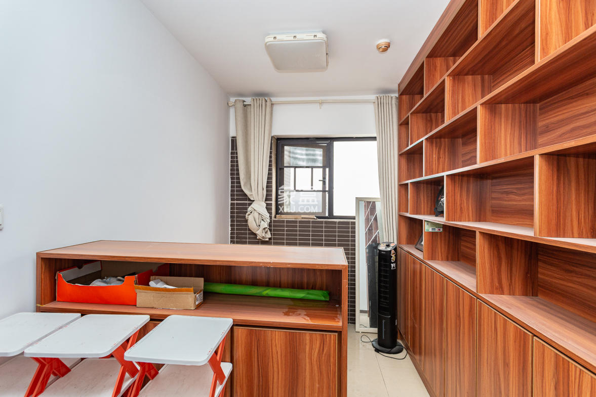 时代倾城二期  4室2厅2卫    109.98万 时代倾城二期  4室2厅2卫    109.98万卧室